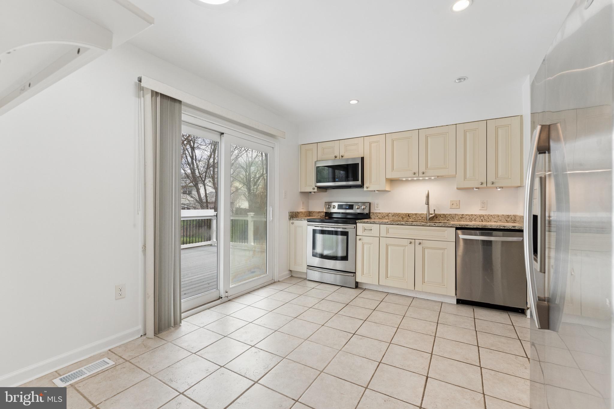 LAKEWOOD HILLS - Residential