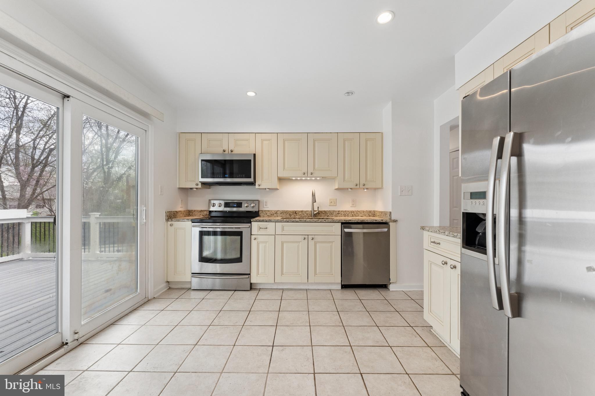 LAKEWOOD HILLS - Residential