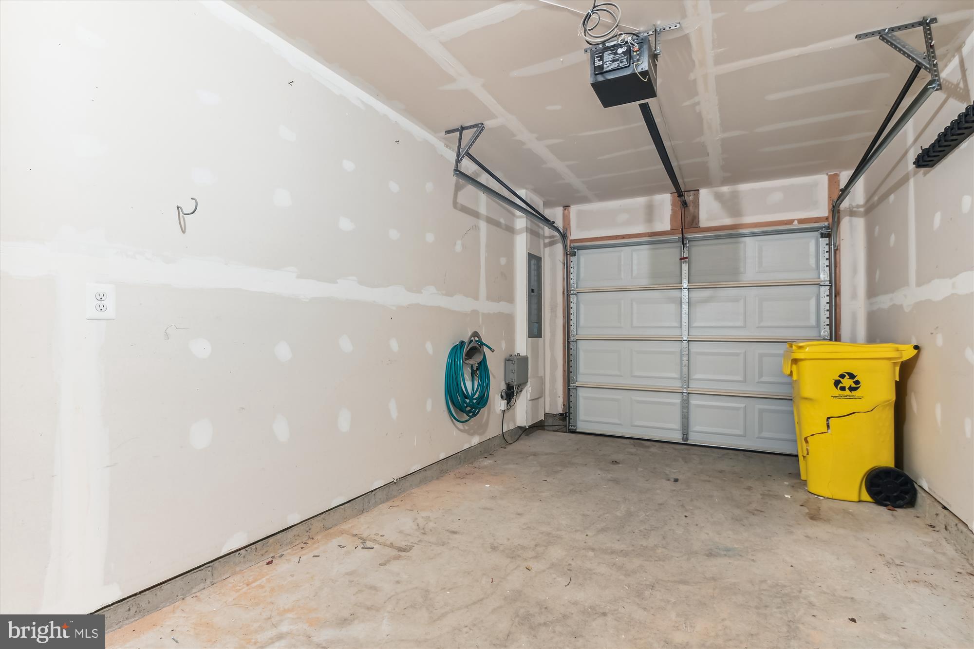 THE POINTE AT TANYARD SPRINGS - Residential Lease