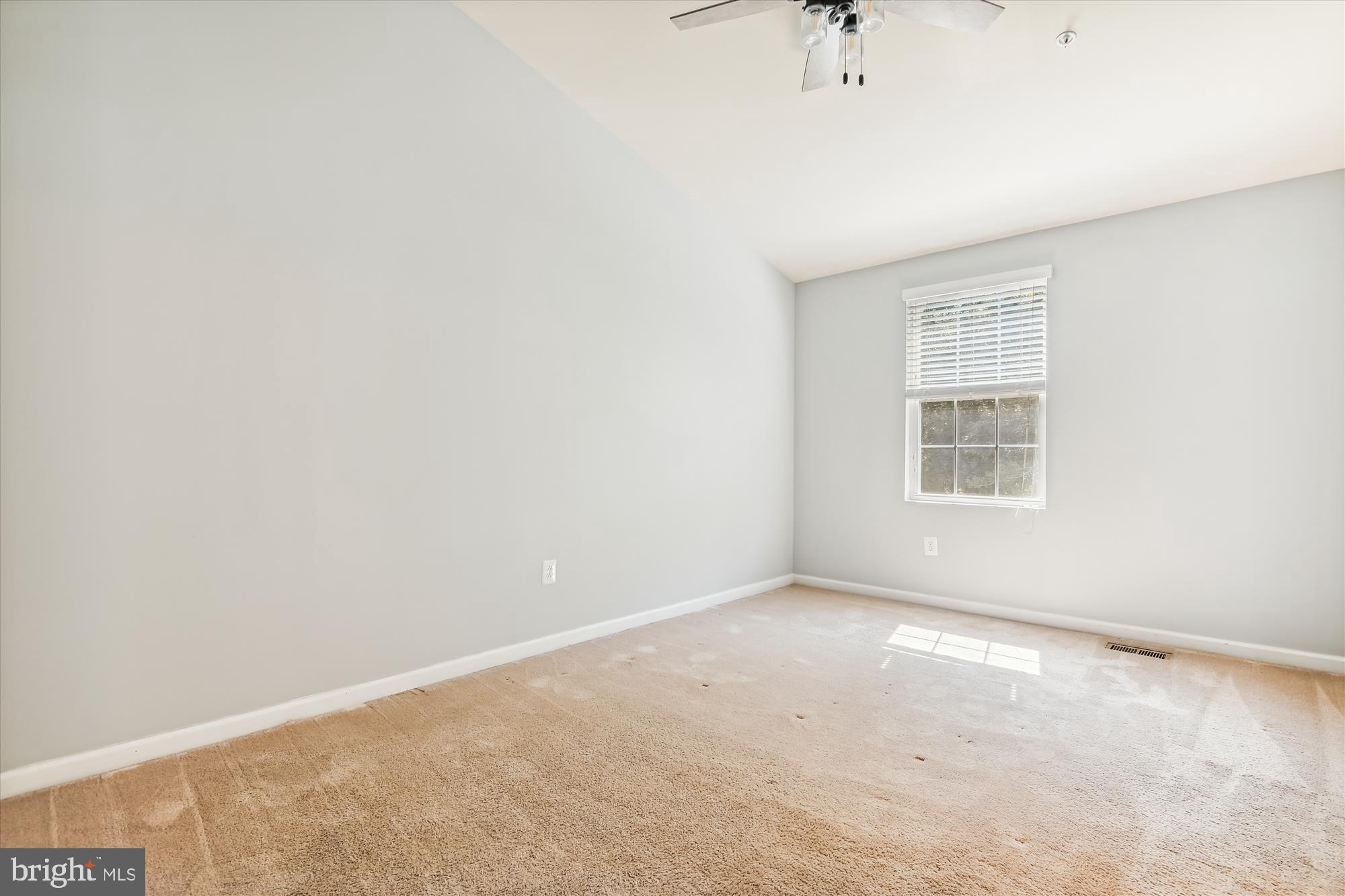 THE POINTE AT TANYARD SPRINGS - Residential Lease