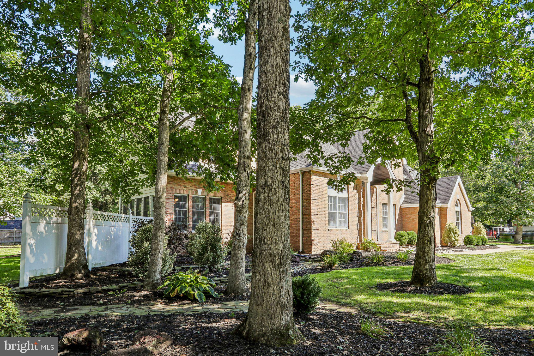 2900 EAGLES COURT