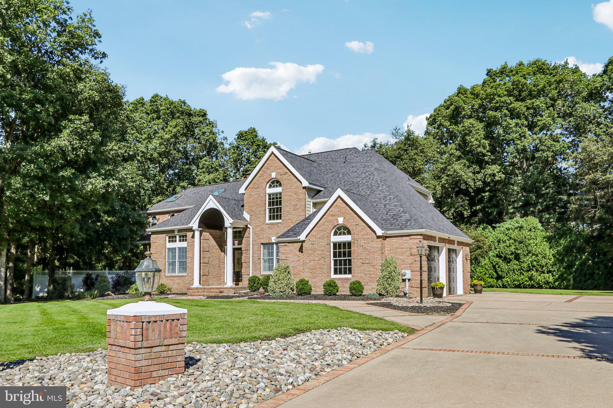 2900 EAGLES COURT