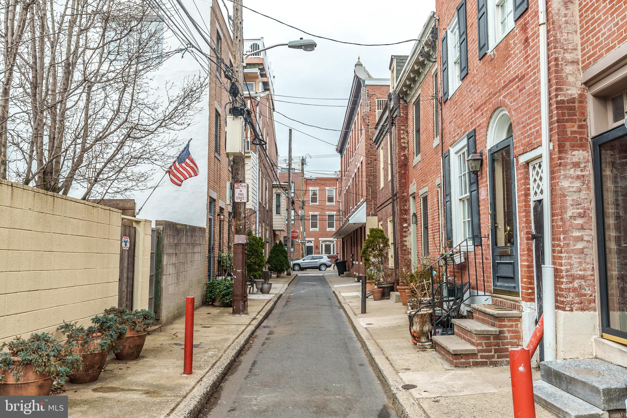 QUEEN VILLAGE - Residential