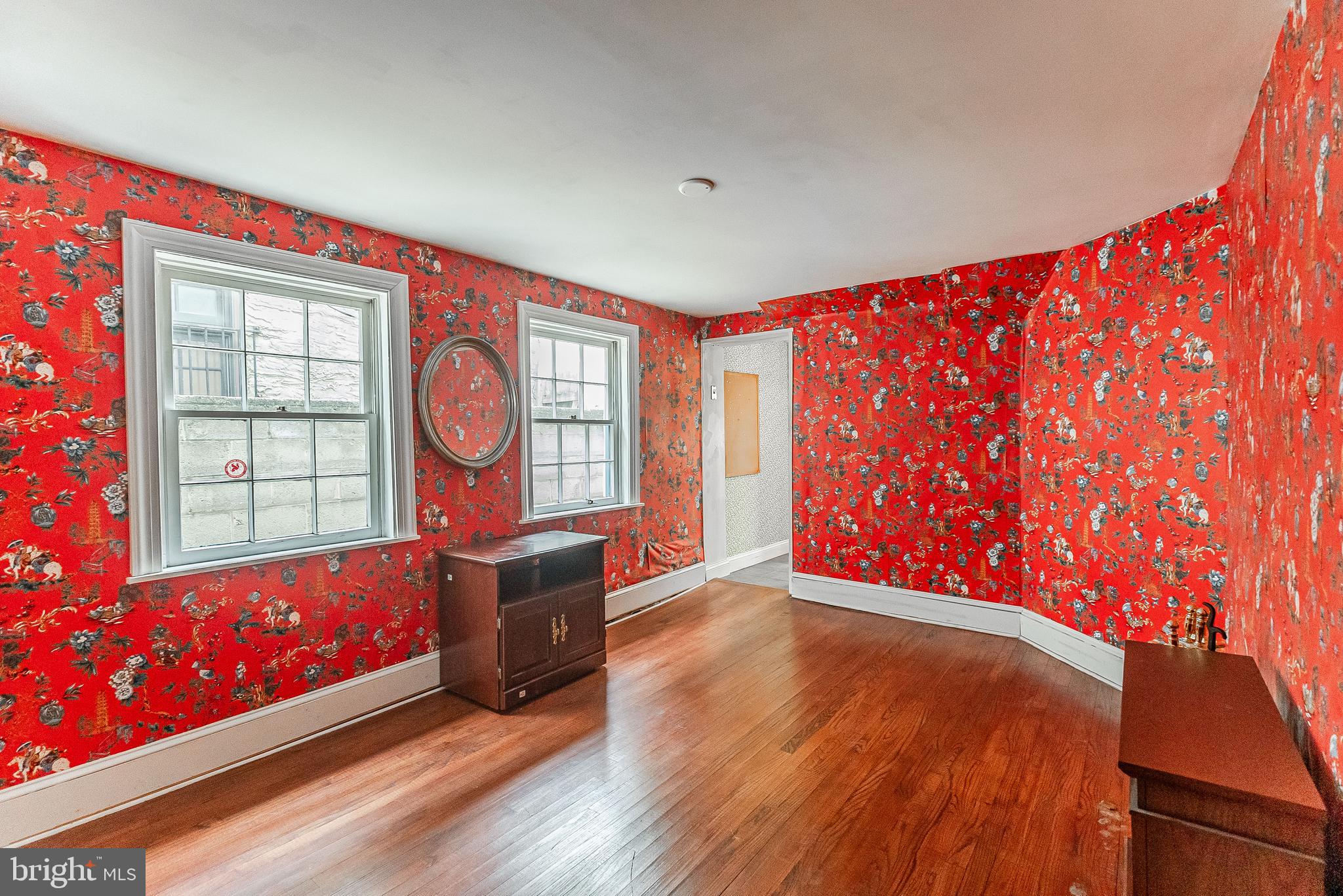 QUEEN VILLAGE - Residential