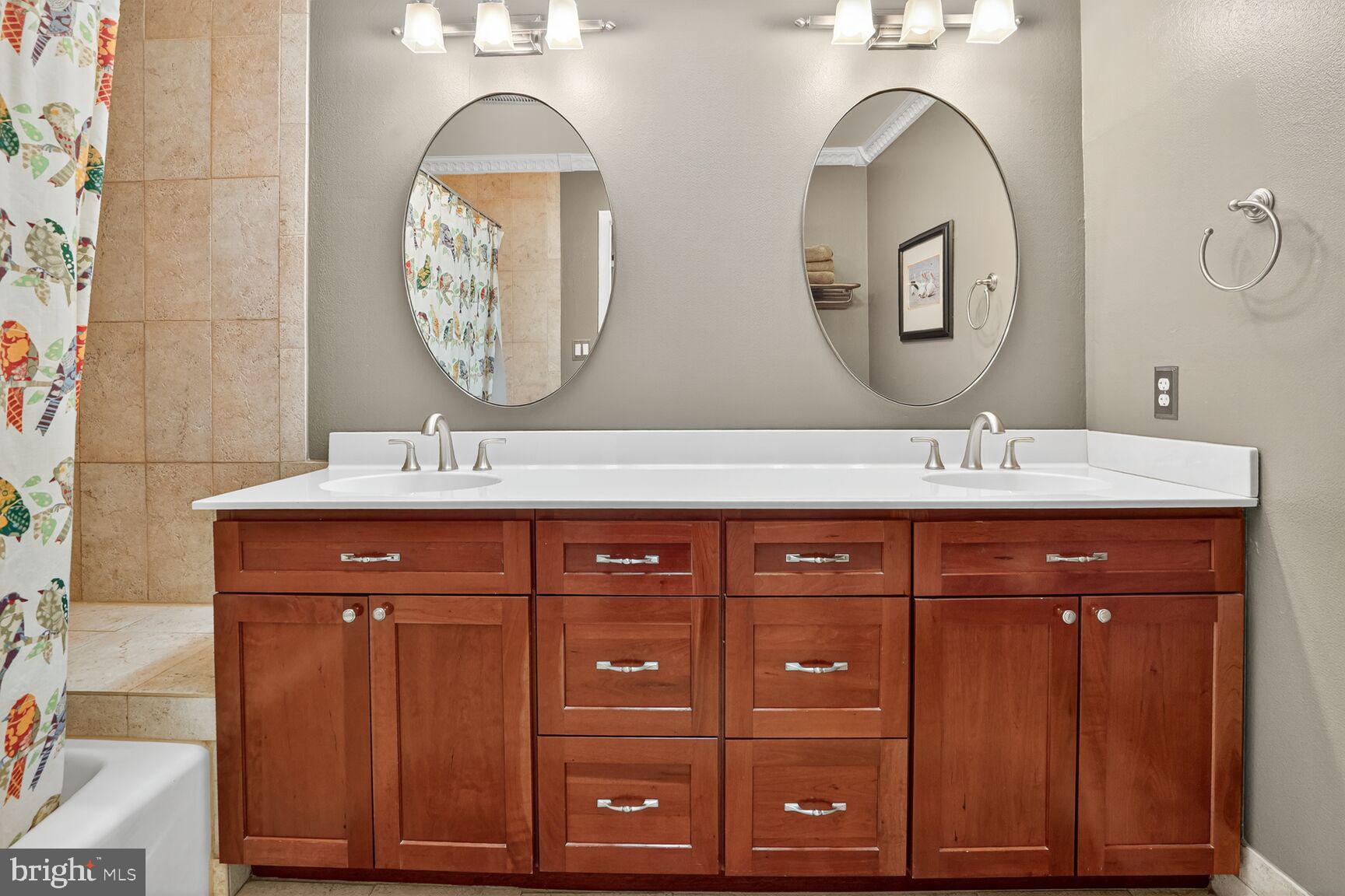 SOUTH RUN OAKS - Residential