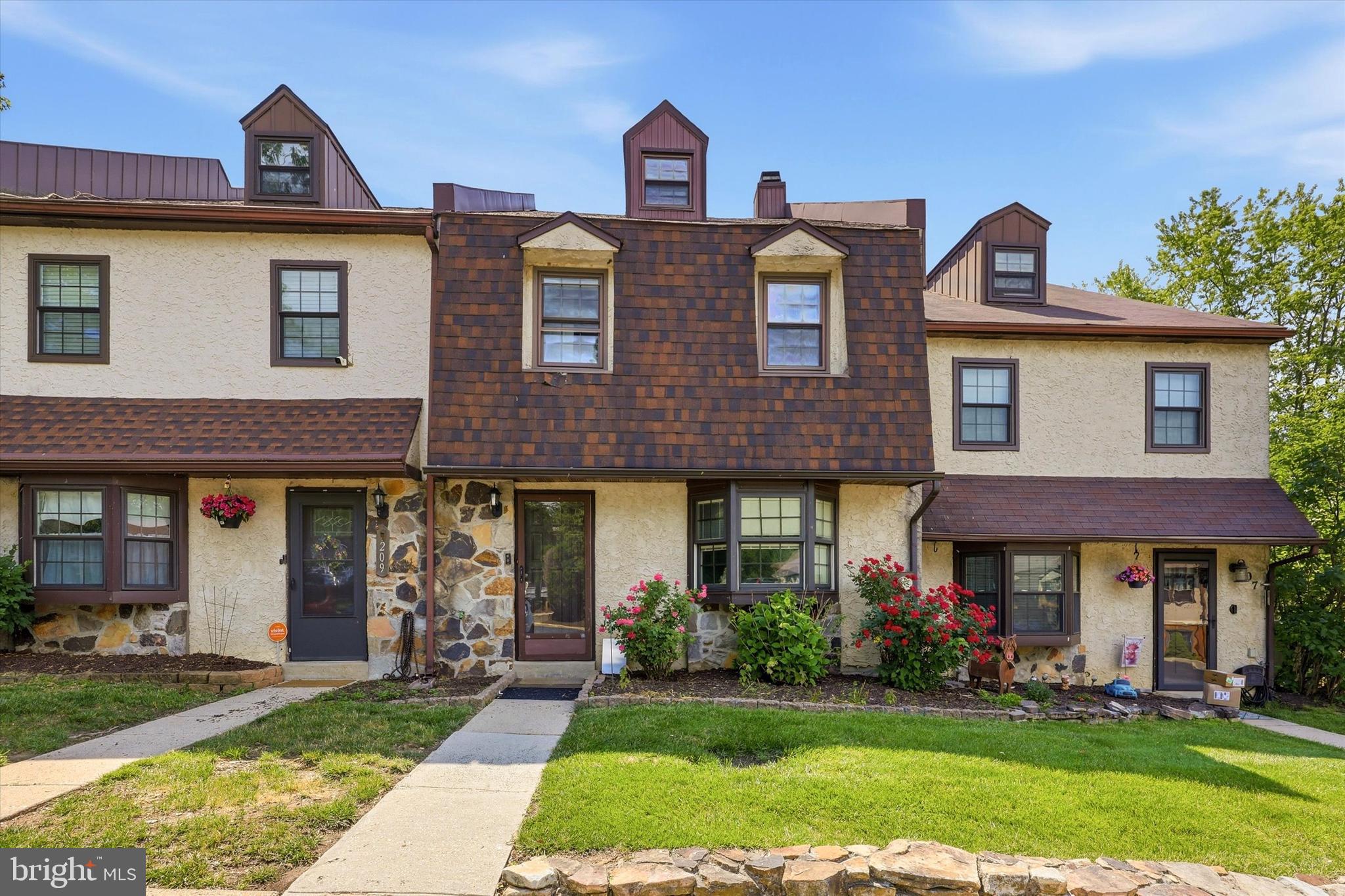 208 SMALLWOOD COURT 208