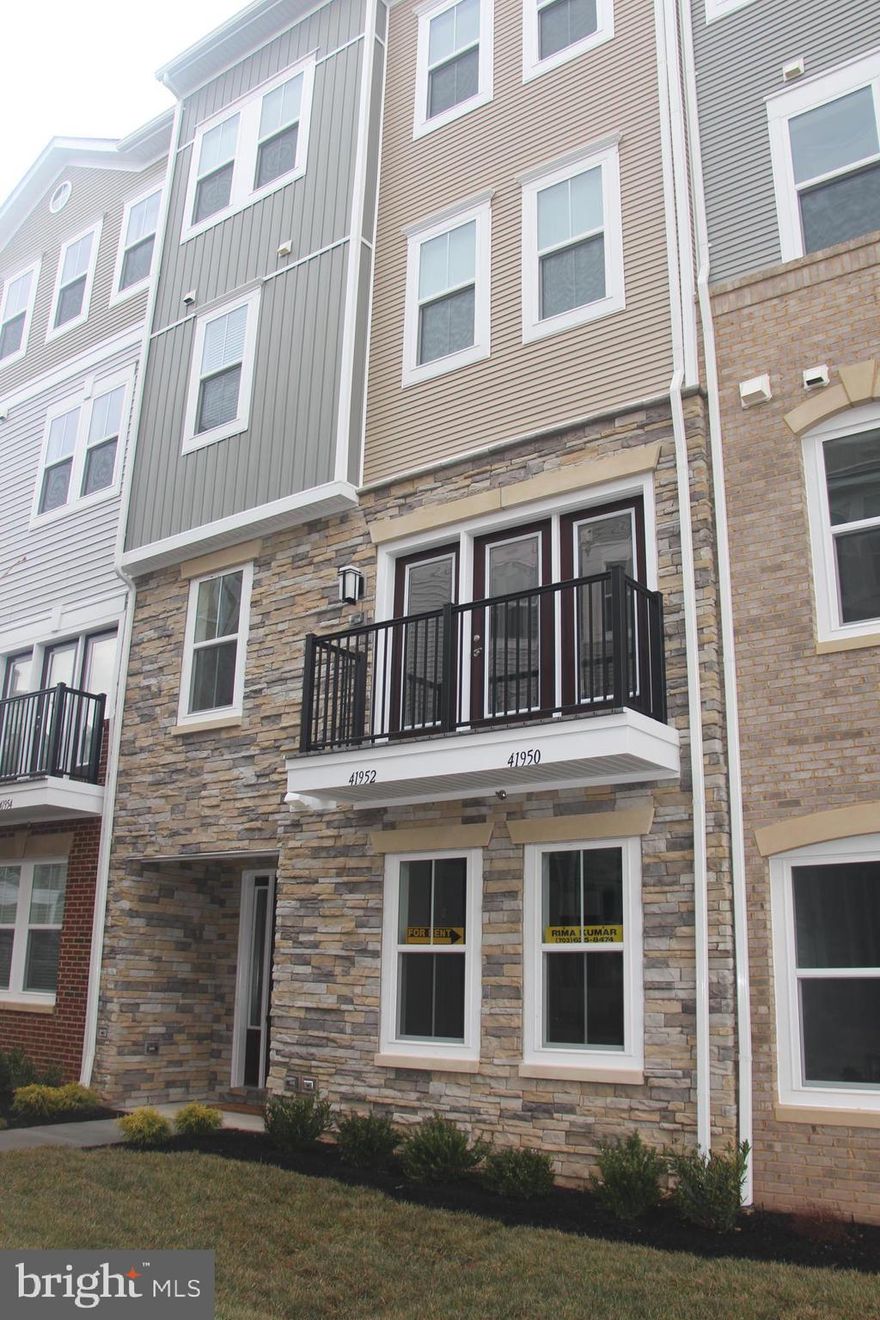 NEVER LIVED IN! BRAND NEW 2 level townhouse right across Hospital, shopping, restaurants and pubic library! Main level with wood floors, full bath top of the line  cabinets in the kitchen, Stainless steel appliances, granite counter tops! Large pantry, high ceilings! Upstairs 3 large bedrooms with 2 full bath! Master bedroom with 2 separate his and her closets, tall windows and balcony! Master bath, with 2 separate vanities, bath tub and separate shower with designer tiles on floors! Extra large 2 additional bedrooms... Full size laundry at bedroom level. Must see!WATER INCLUDED IN RENT! WON'T LAST! come and check this brand new beauty!