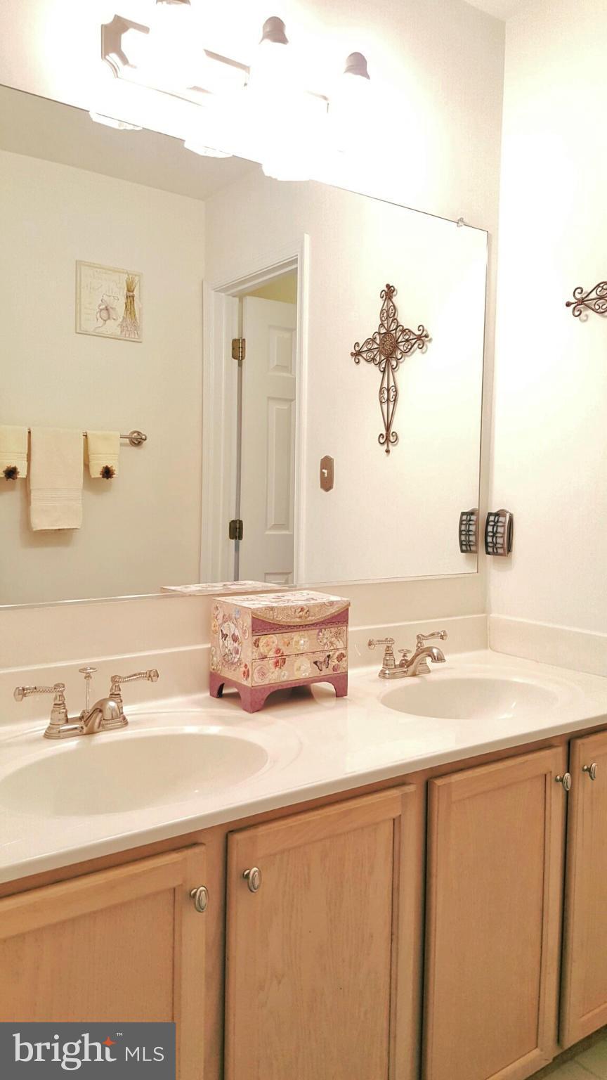 ASHBURN VILLAGE - Residential