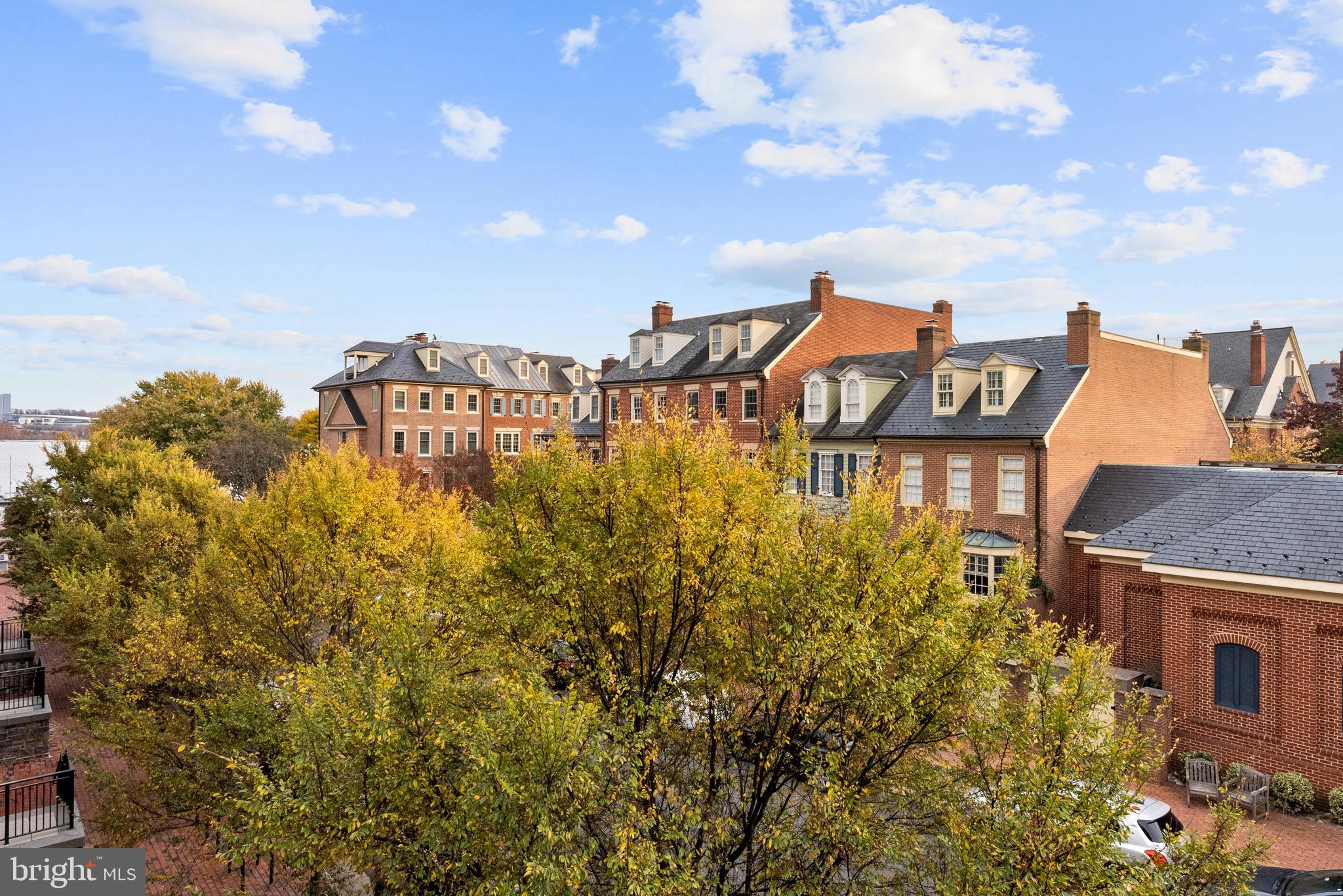 ROBINSON LANDING - Residential