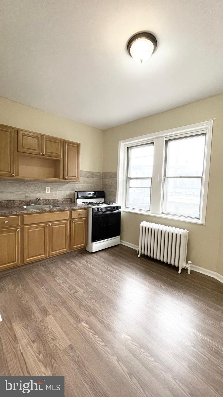 WEST OAK LANE - Residential Income