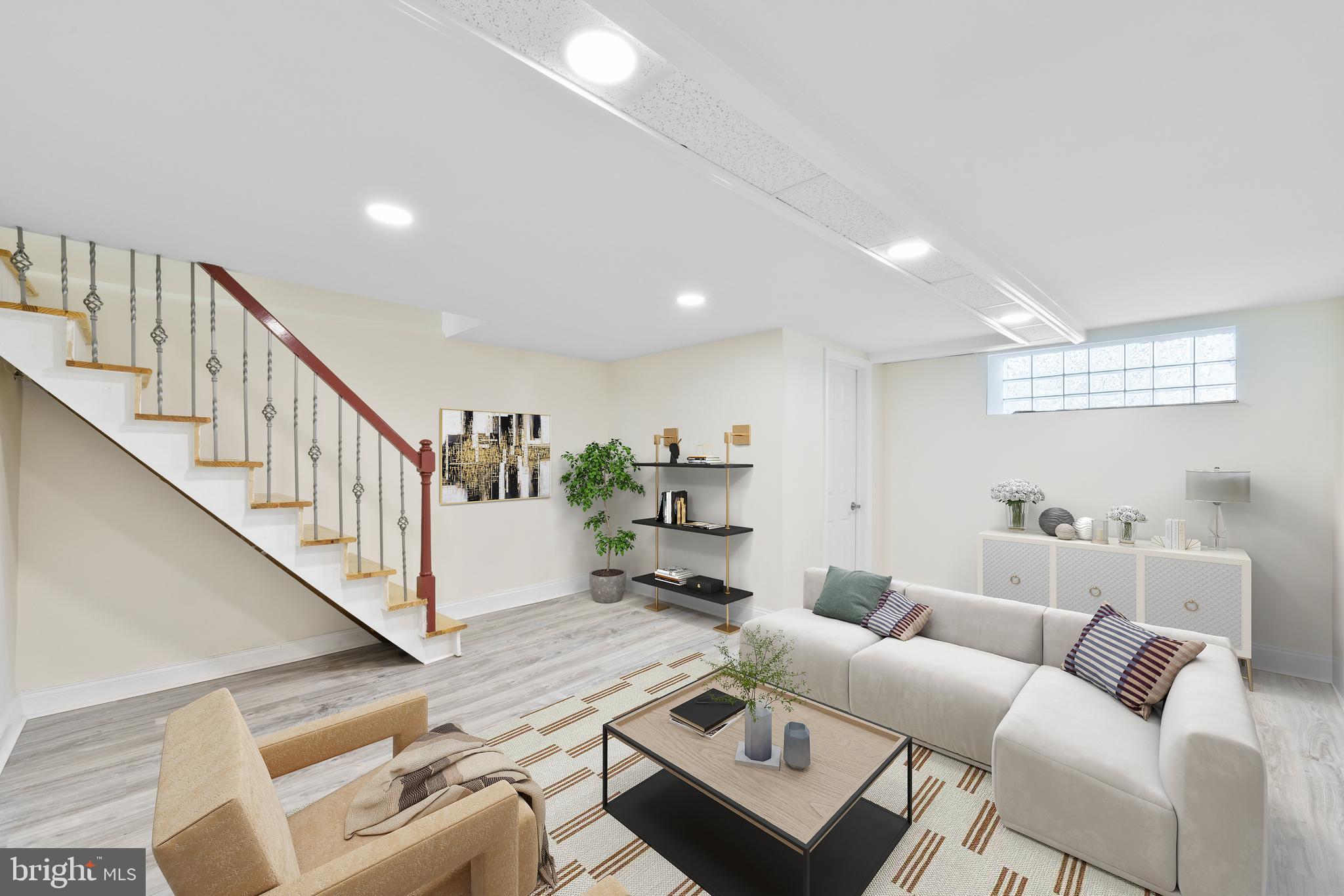 MAYFAIR (WEST) - Residential