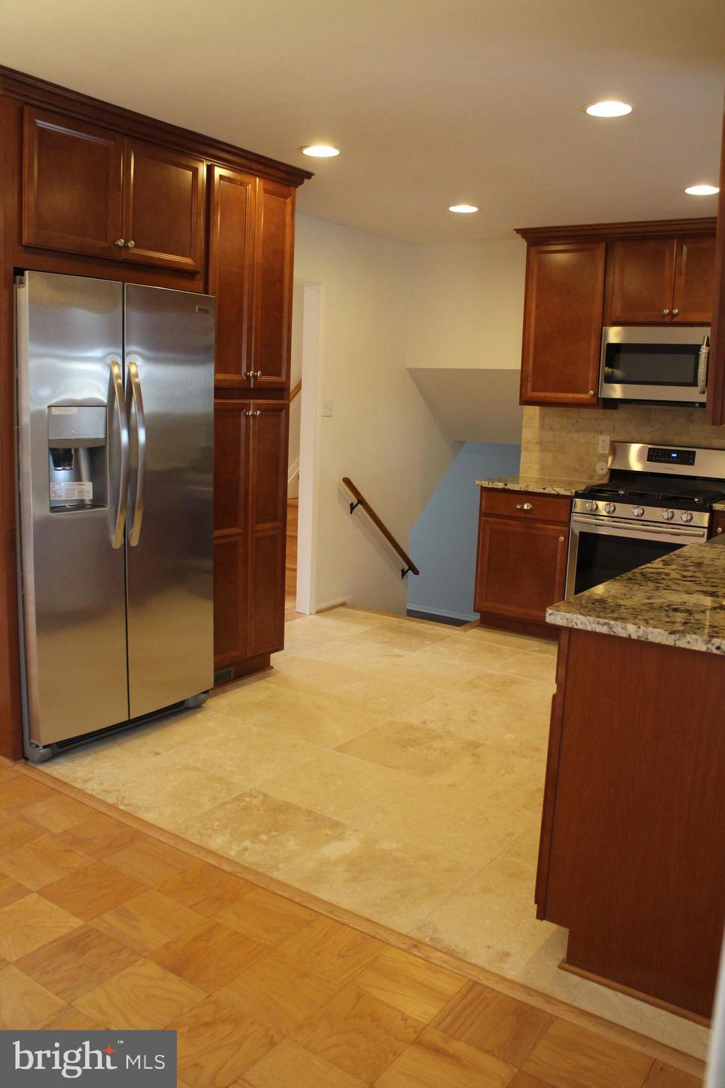 CRESTWOOD MANOR - Residential