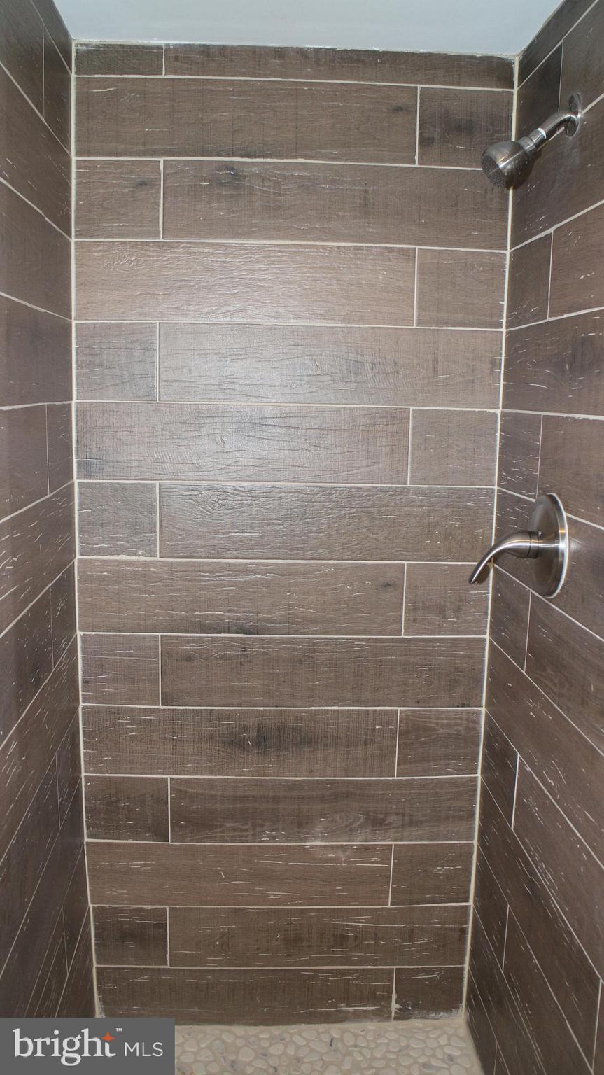 CRESTWOOD MANOR - Residential