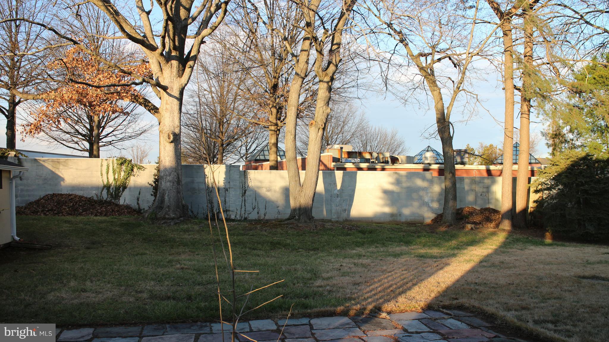 CRESTWOOD MANOR - Residential