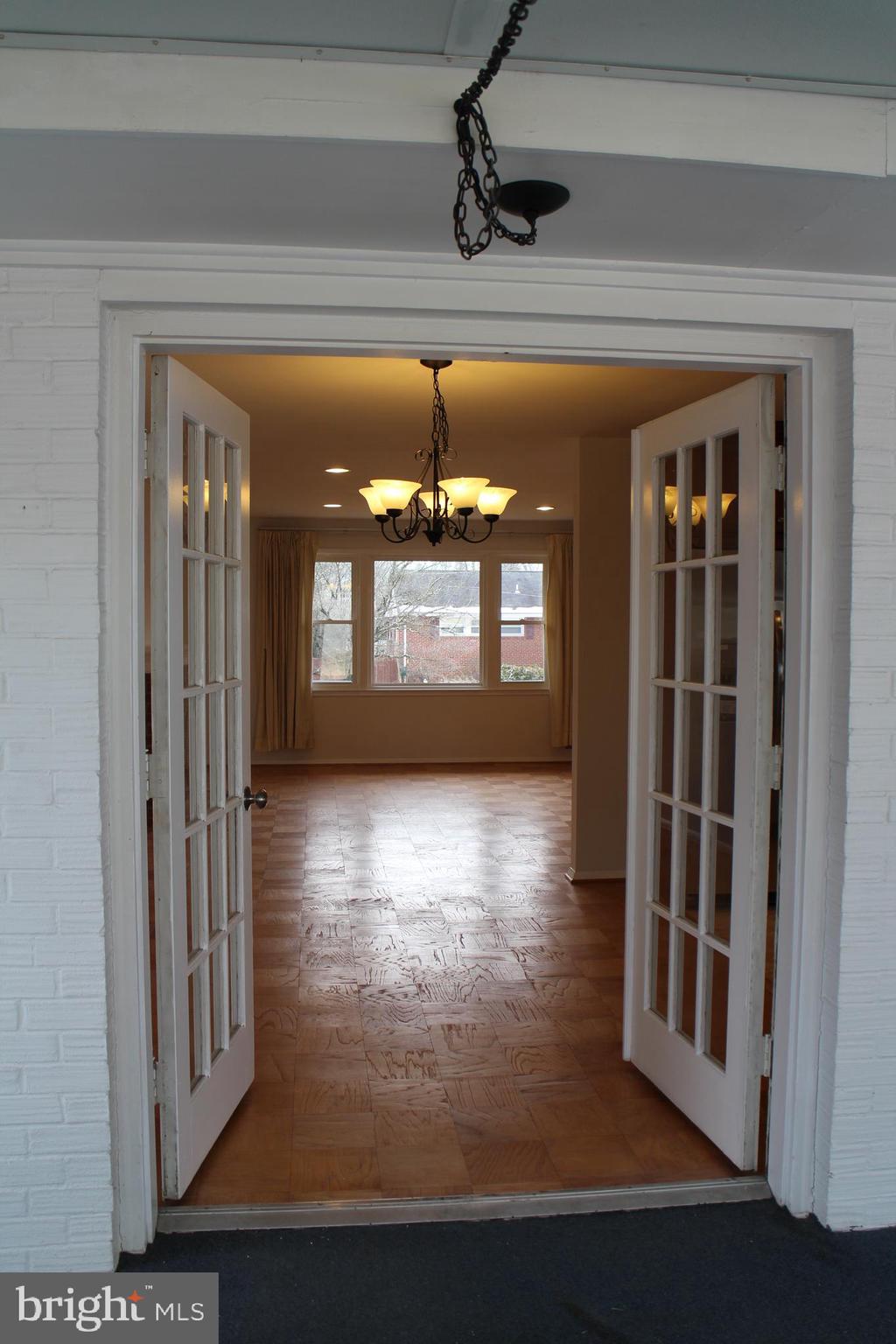 CRESTWOOD MANOR - Residential