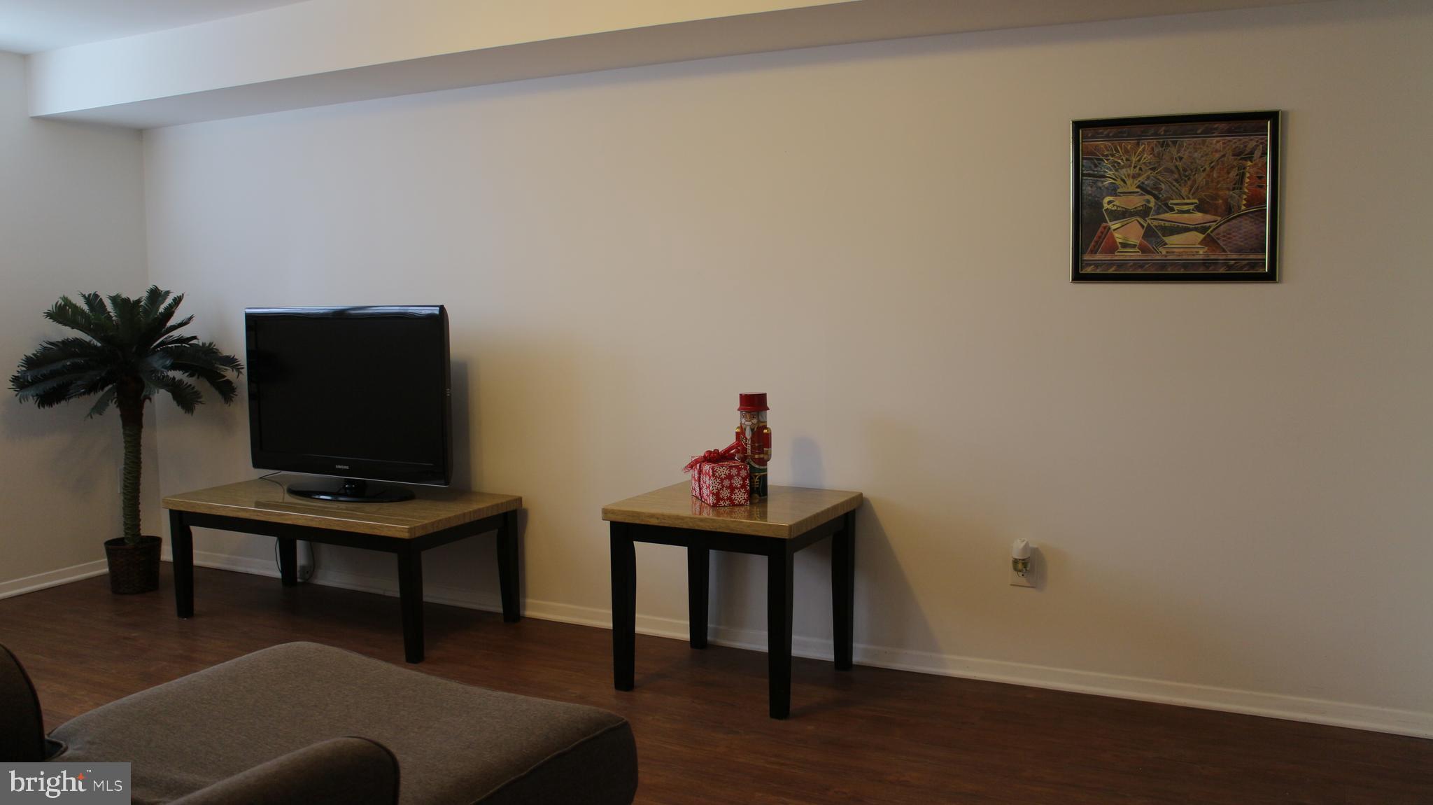 CRESTWOOD MANOR - Residential