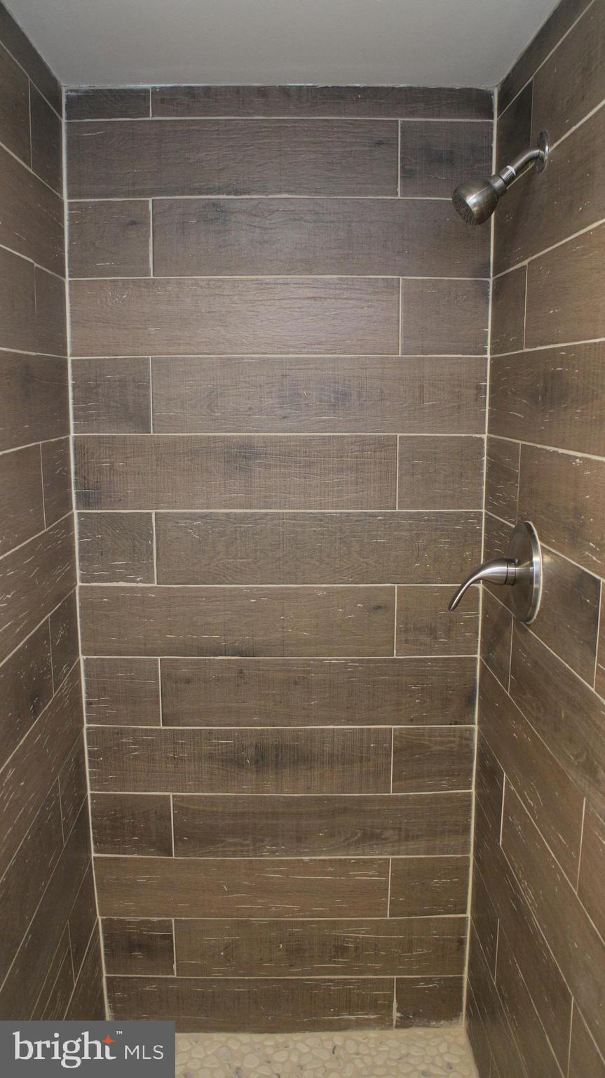 CRESTWOOD MANOR - Residential