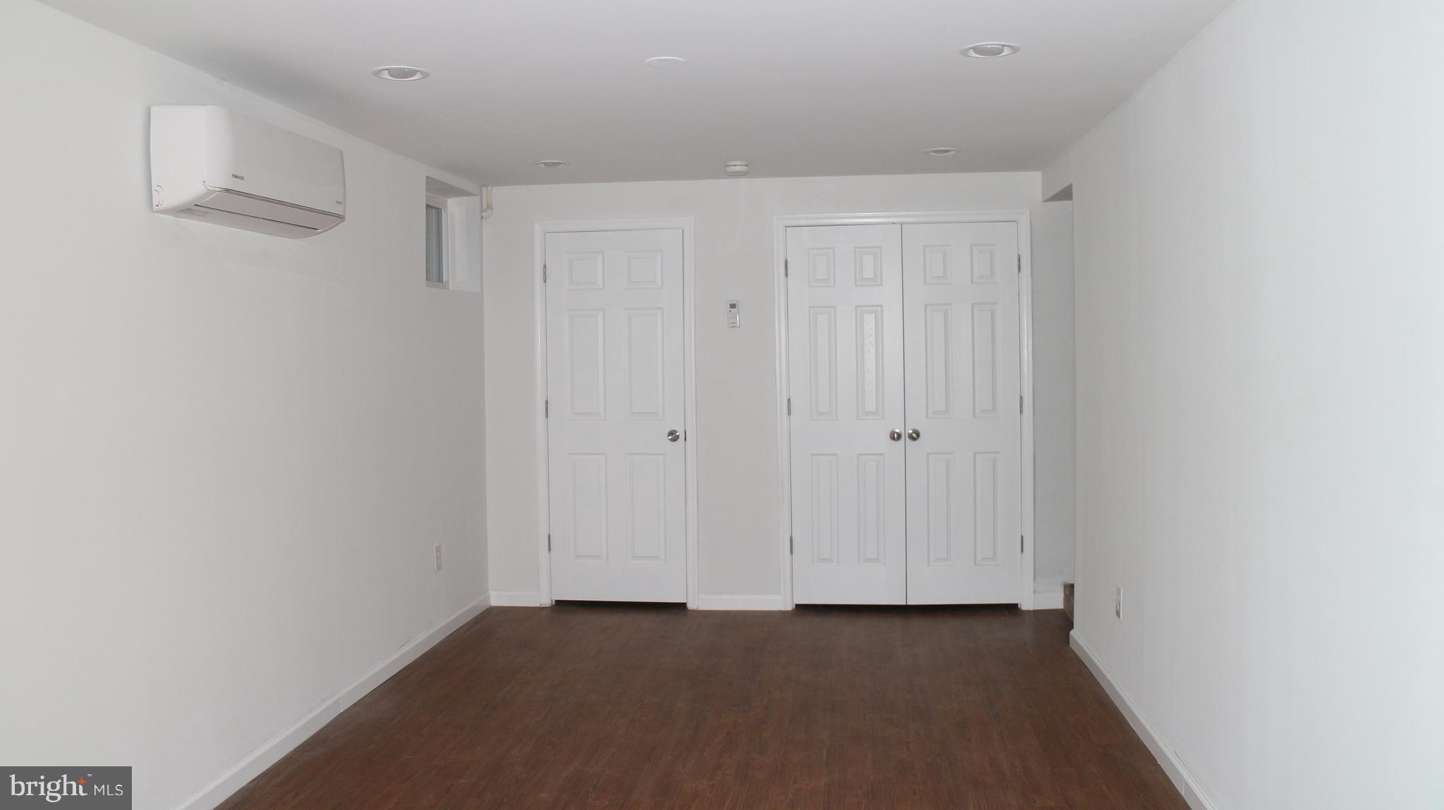 CRESTWOOD MANOR - Residential