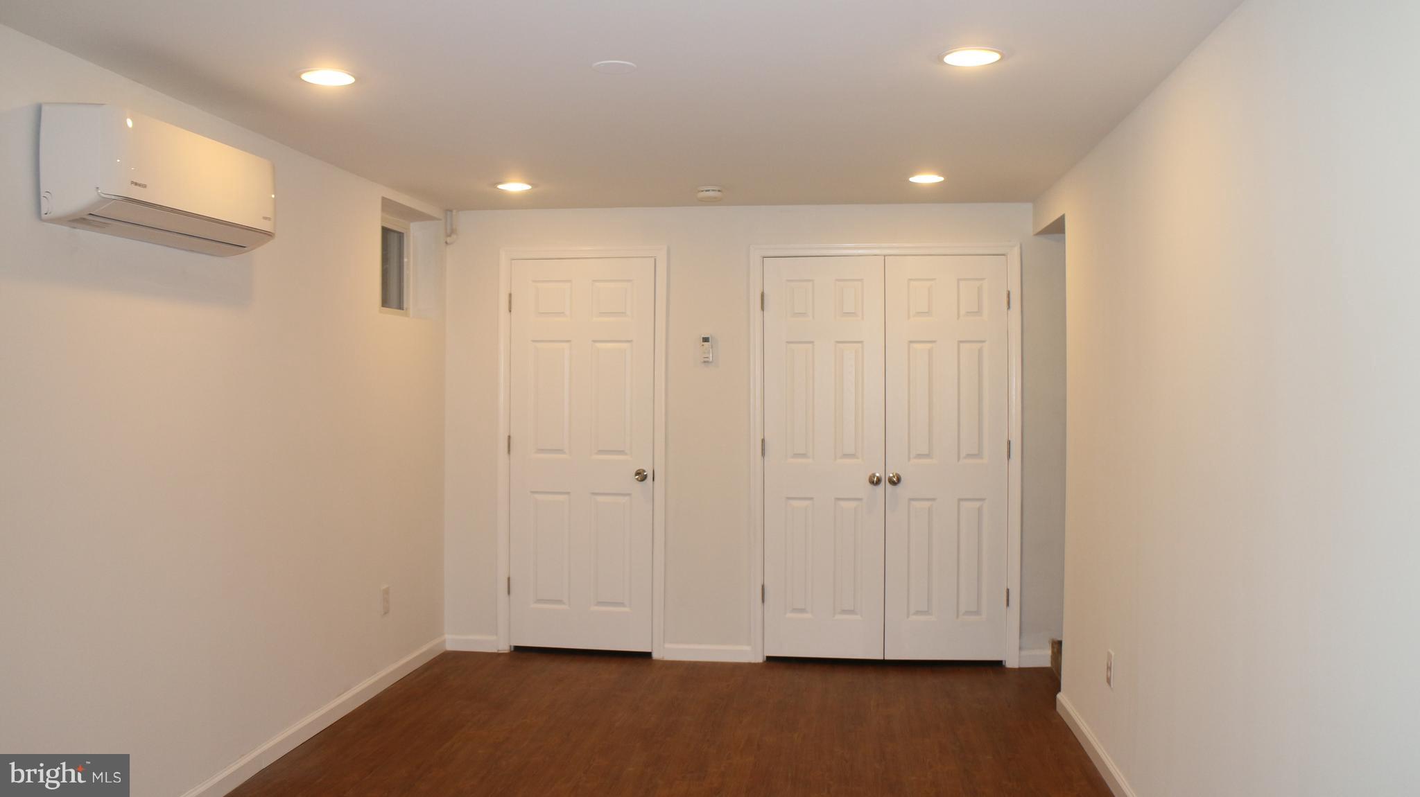 CRESTWOOD MANOR - Residential