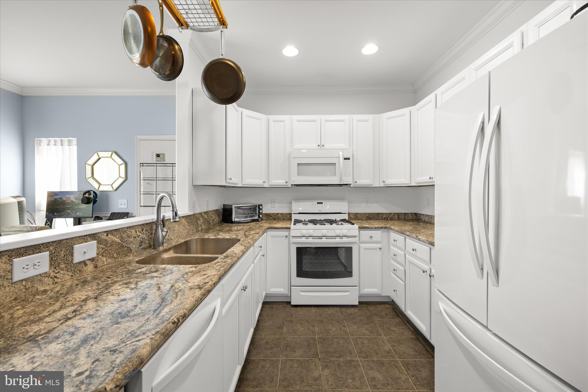 HEARTHSTONE MANOR - Residential