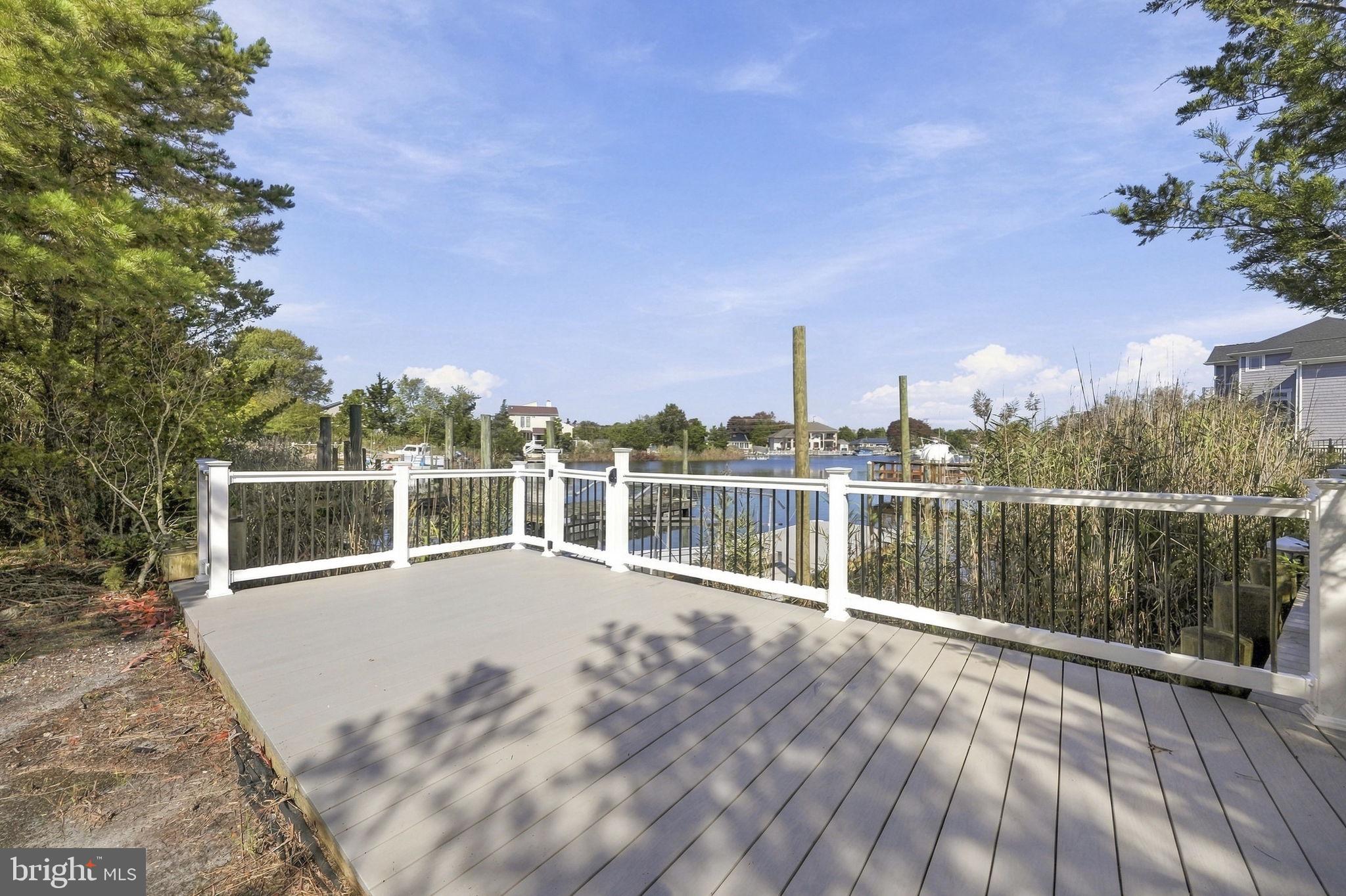208 COUNTRY CLUB BOULEVARD