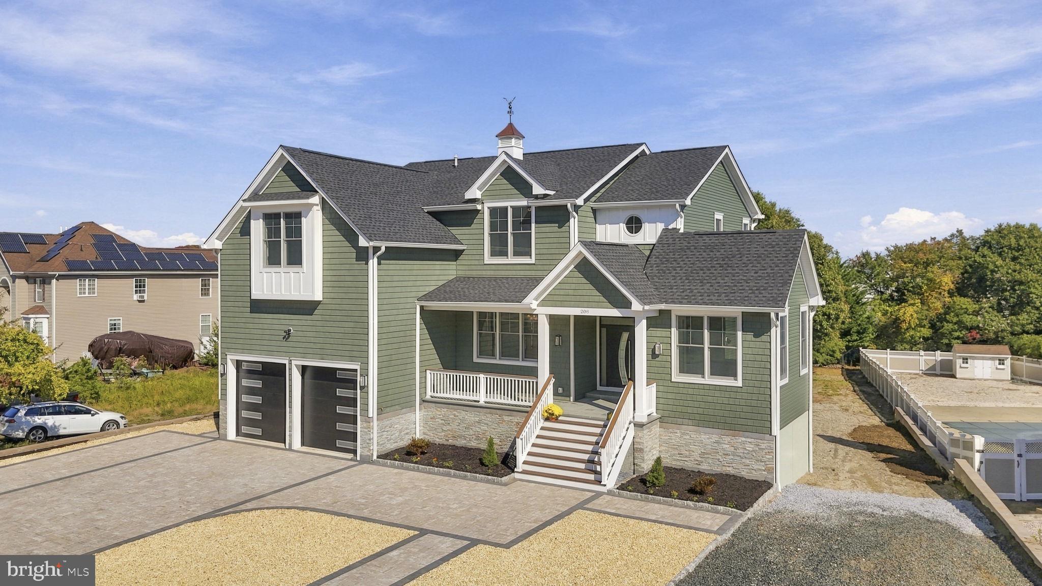 208 COUNTRY CLUB BOULEVARD
