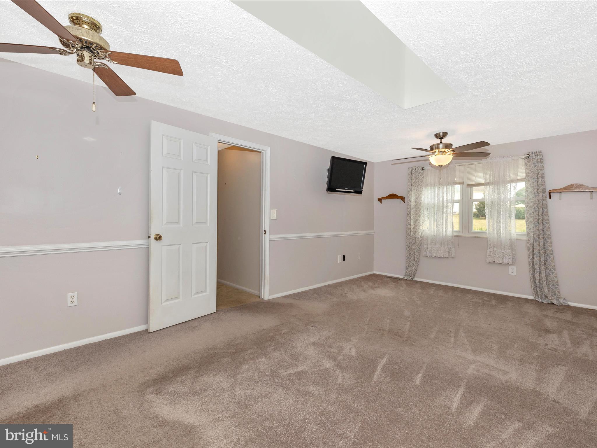 FOUNTAIN ROCK MANOR - Residential