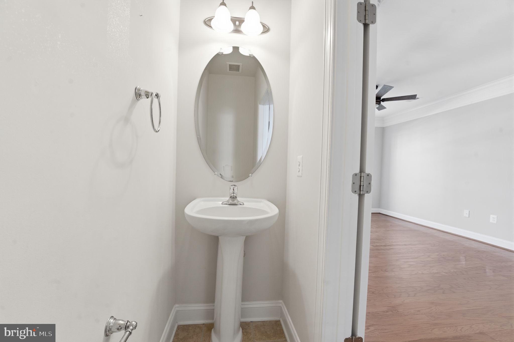 2173 ABBOTTSBURY WAY .