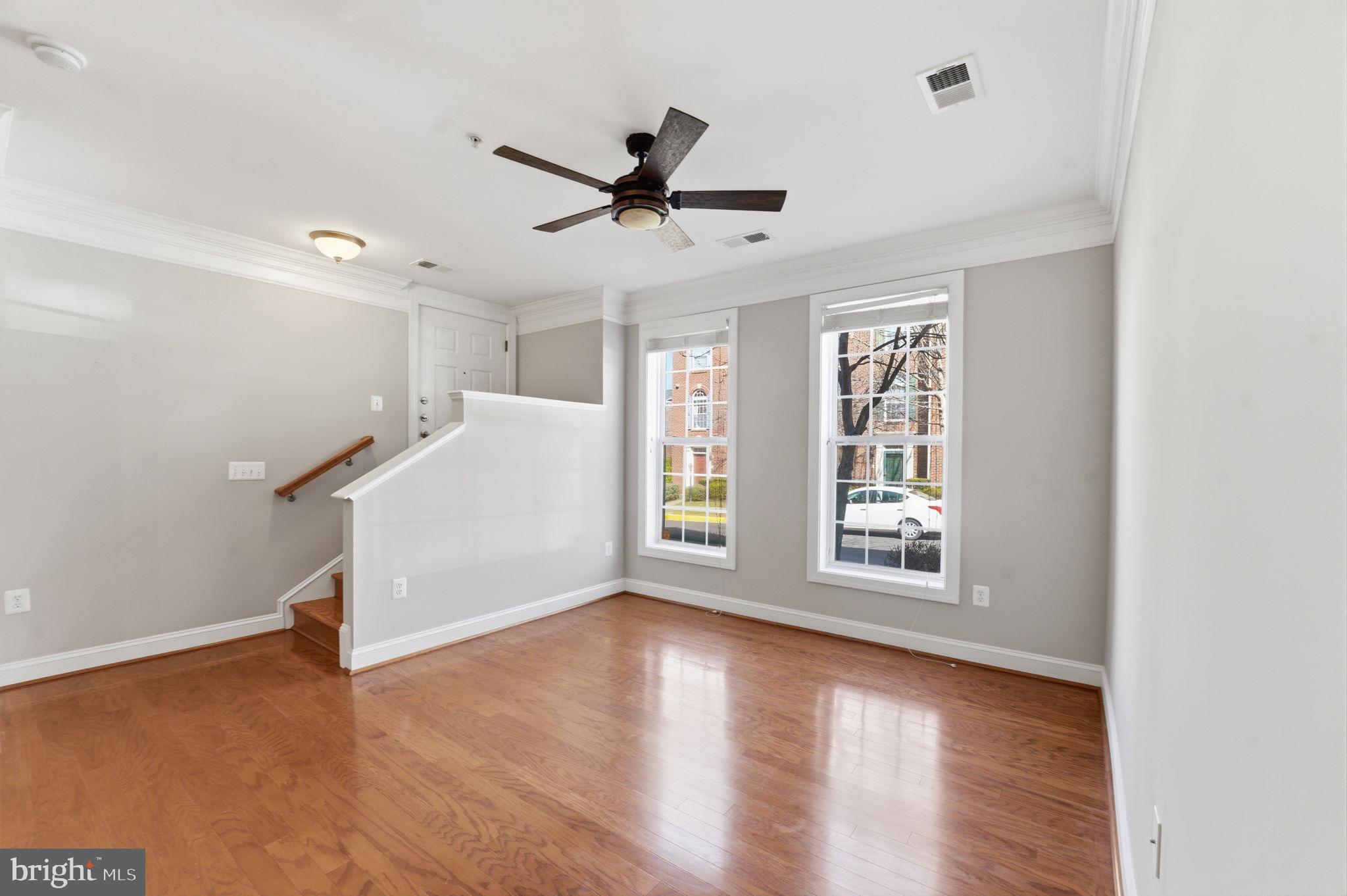 2173 ABBOTTSBURY WAY .