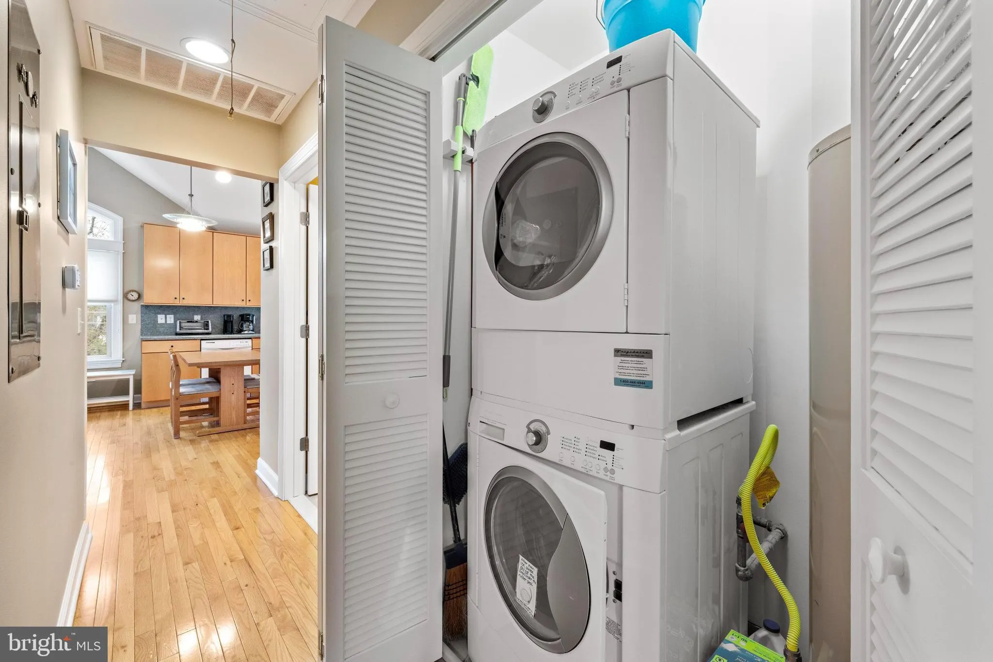 Ship Bottom, New Jersey 08008, United States, 3 Bedrooms Bedrooms, ,2 BathroomsBathrooms,Residential,Contingent,112349