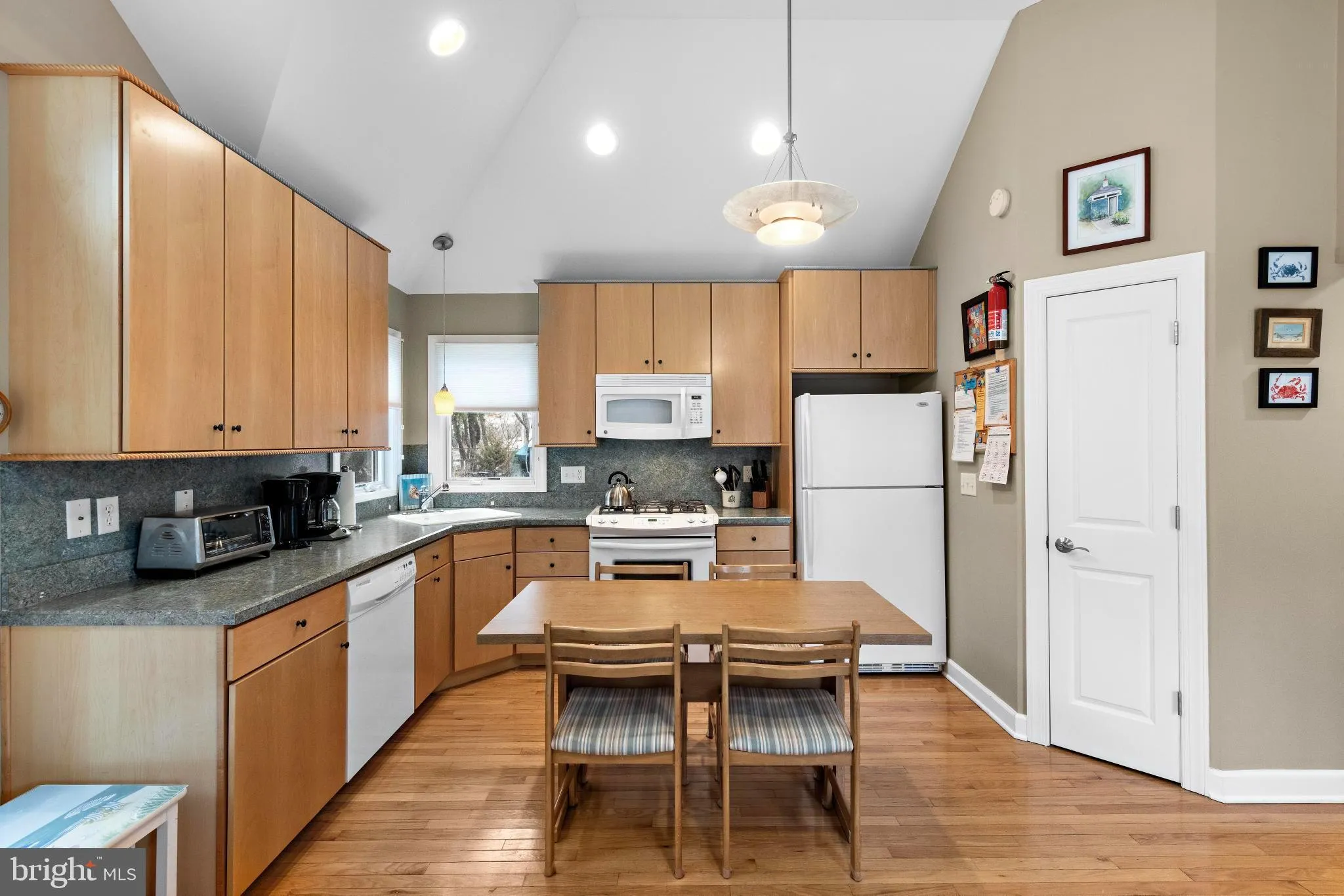 Ship Bottom, New Jersey 08008, United States, 3 Bedrooms Bedrooms, ,2 BathroomsBathrooms,Residential,Contingent,112349