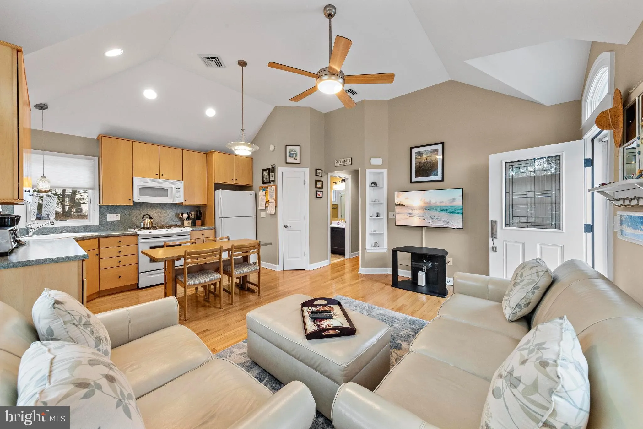 Ship Bottom, New Jersey 08008, United States, 3 Bedrooms Bedrooms, ,2 BathroomsBathrooms,Residential,Contingent,112349