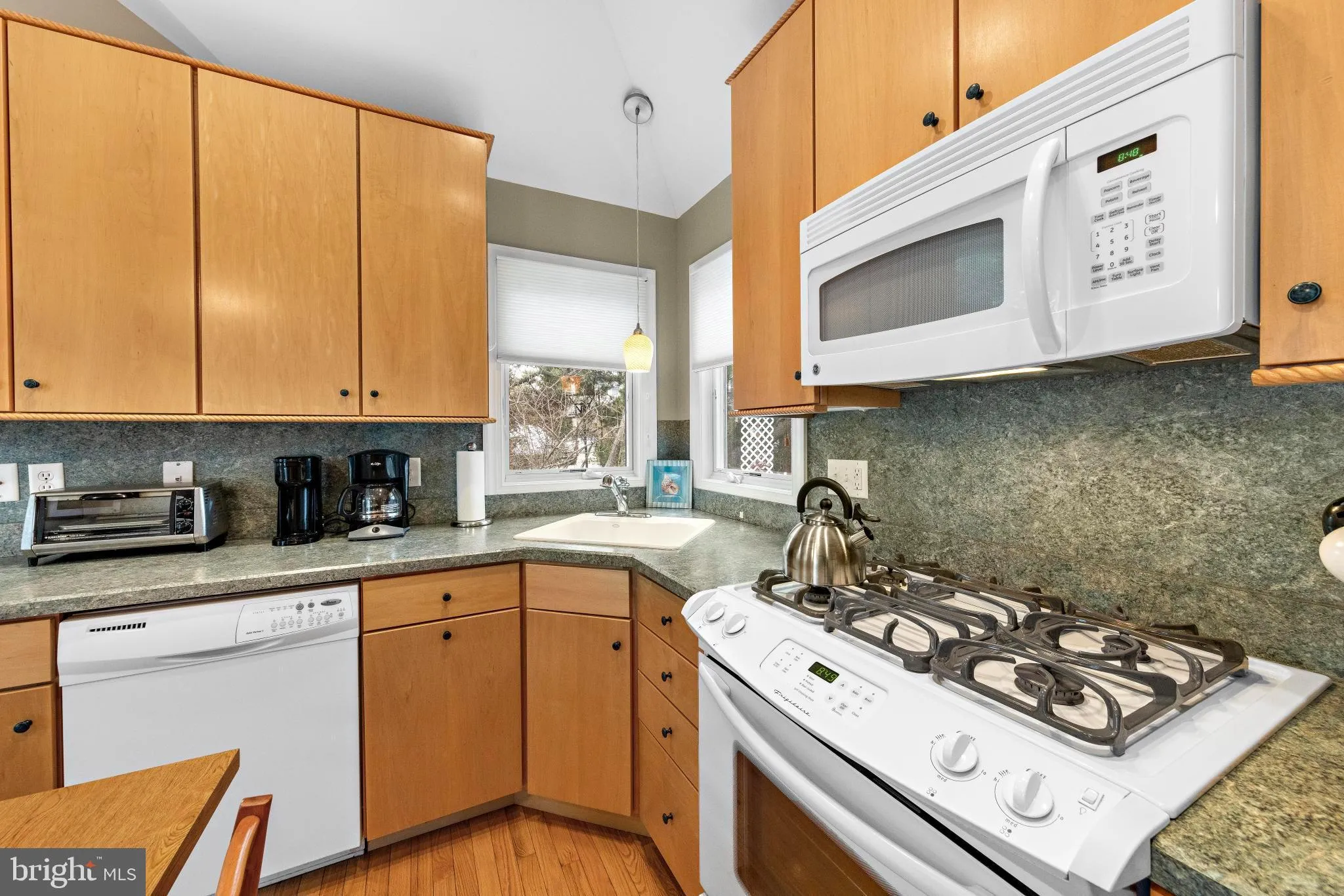 Ship Bottom, New Jersey 08008, United States, 3 Bedrooms Bedrooms, ,2 BathroomsBathrooms,Residential,Contingent,112349