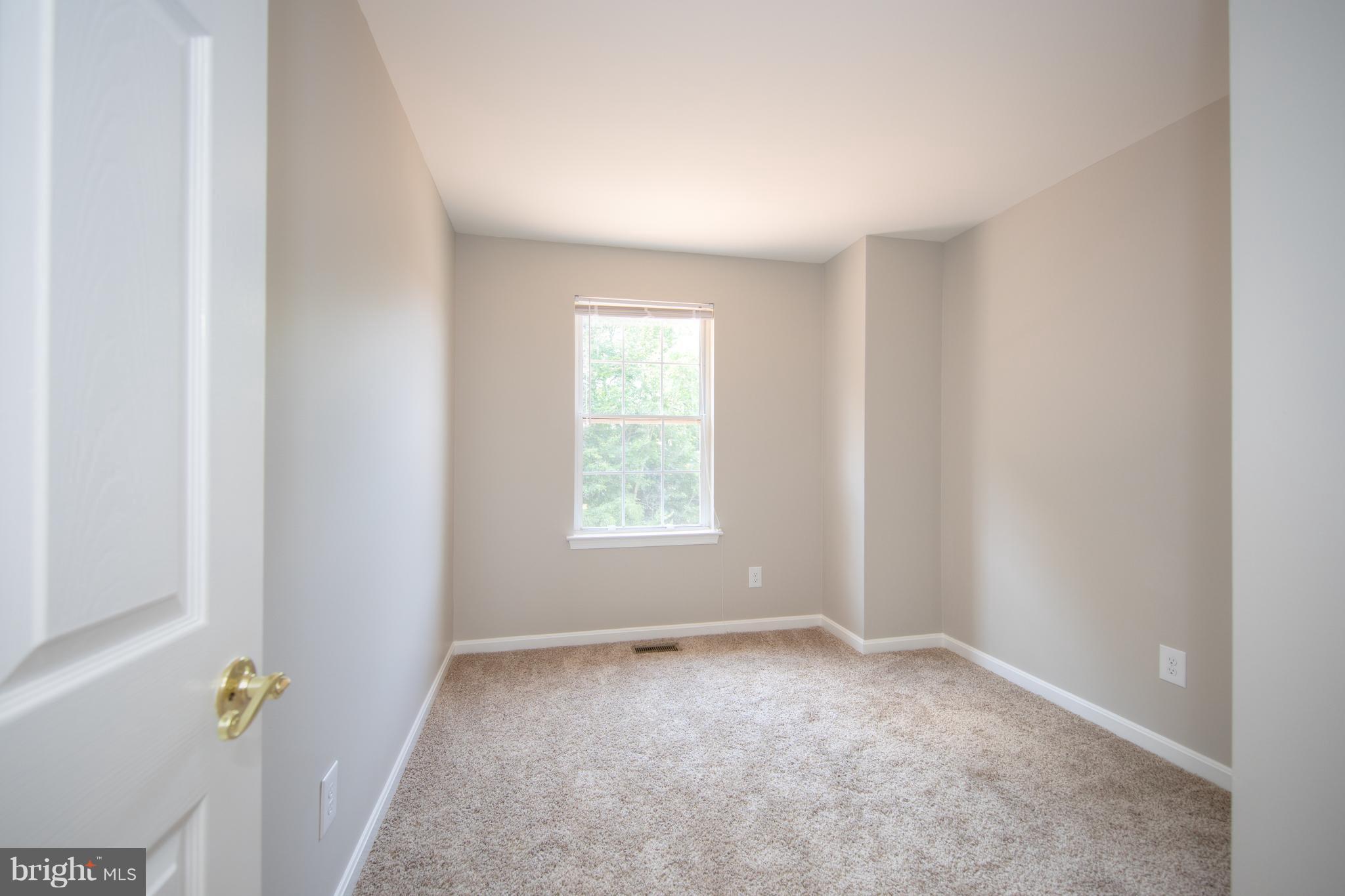 CONSTANT FRIENDSHIP - Residential