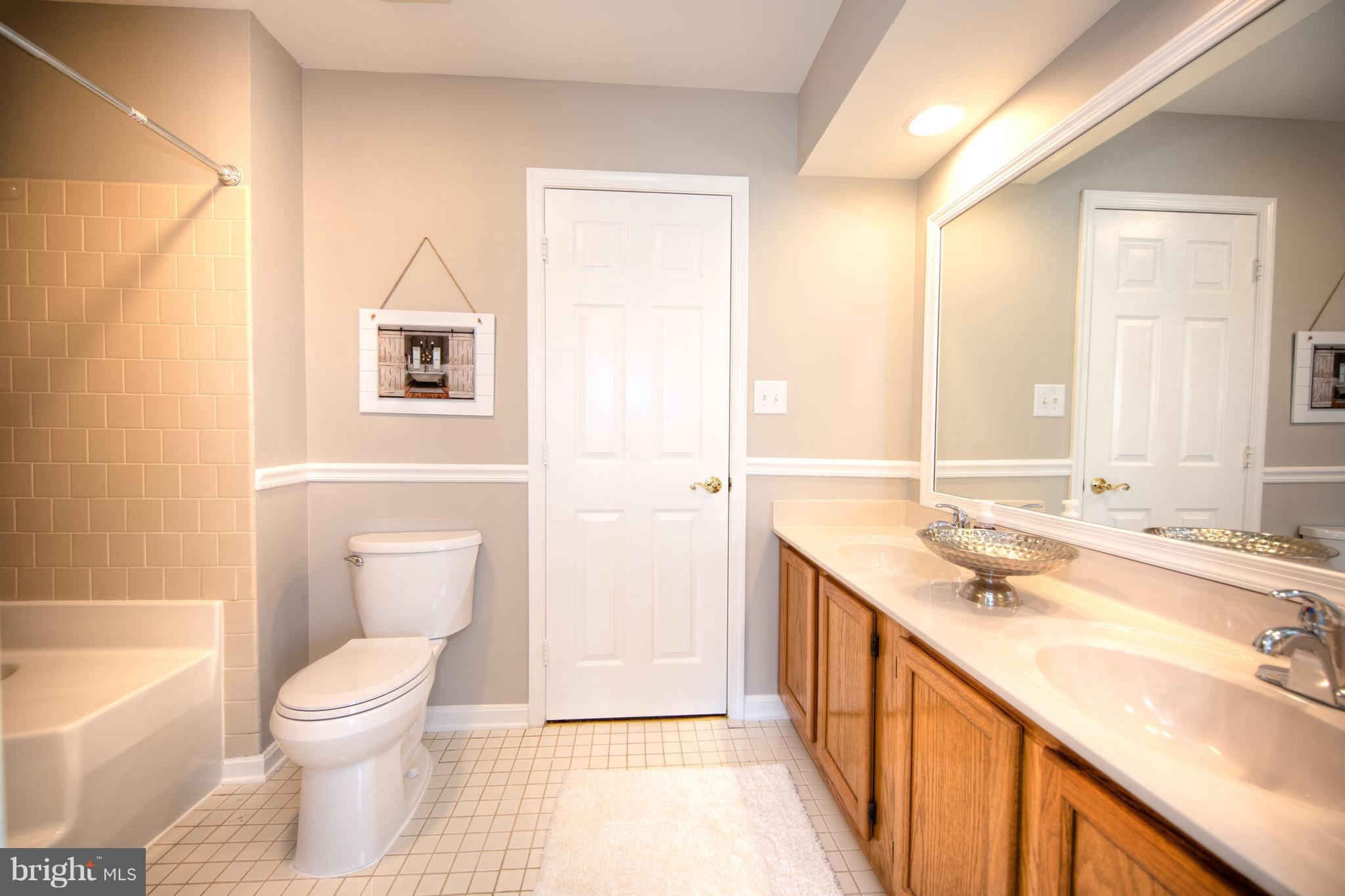 CONSTANT FRIENDSHIP - Residential