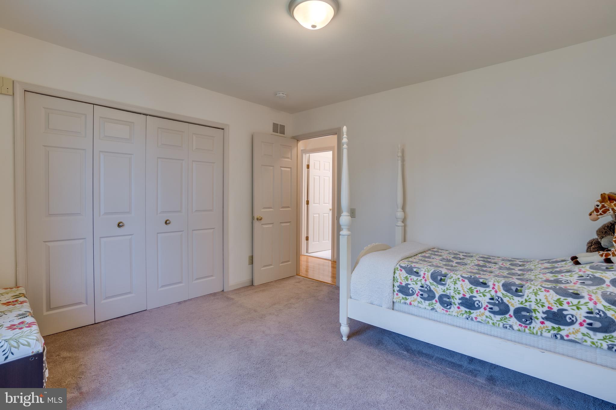 ENGLAND RUN NORTH - Residential