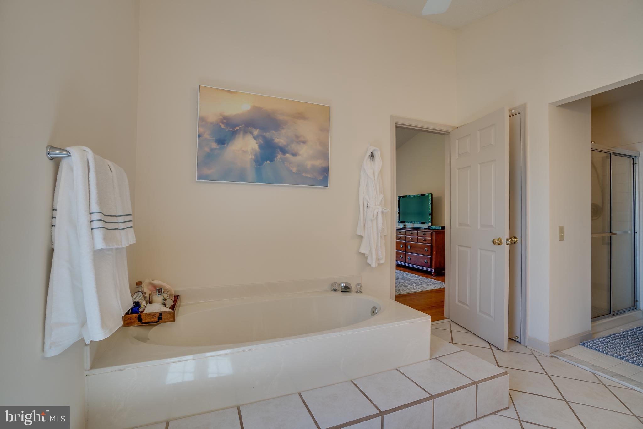 ENGLAND RUN NORTH - Residential