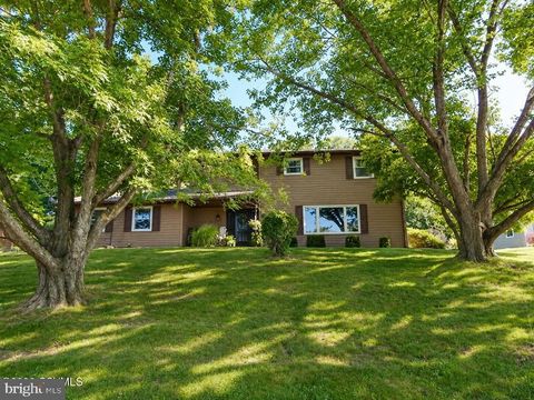Homes For Sale - 10 Meadowbrook Drive<br/> SELINSGROVE, PA 17870