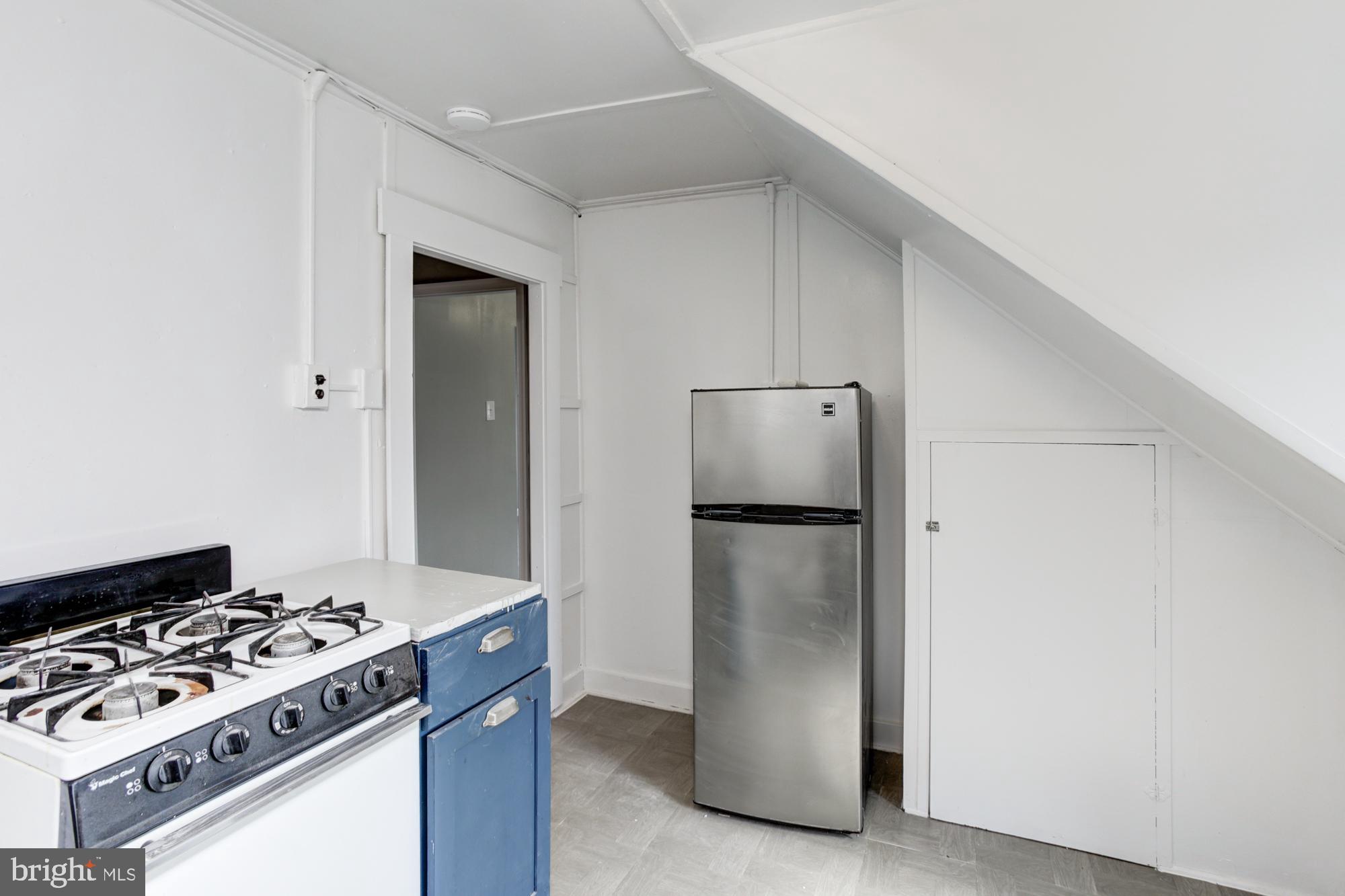 CROSS KEYS - Residential Lease