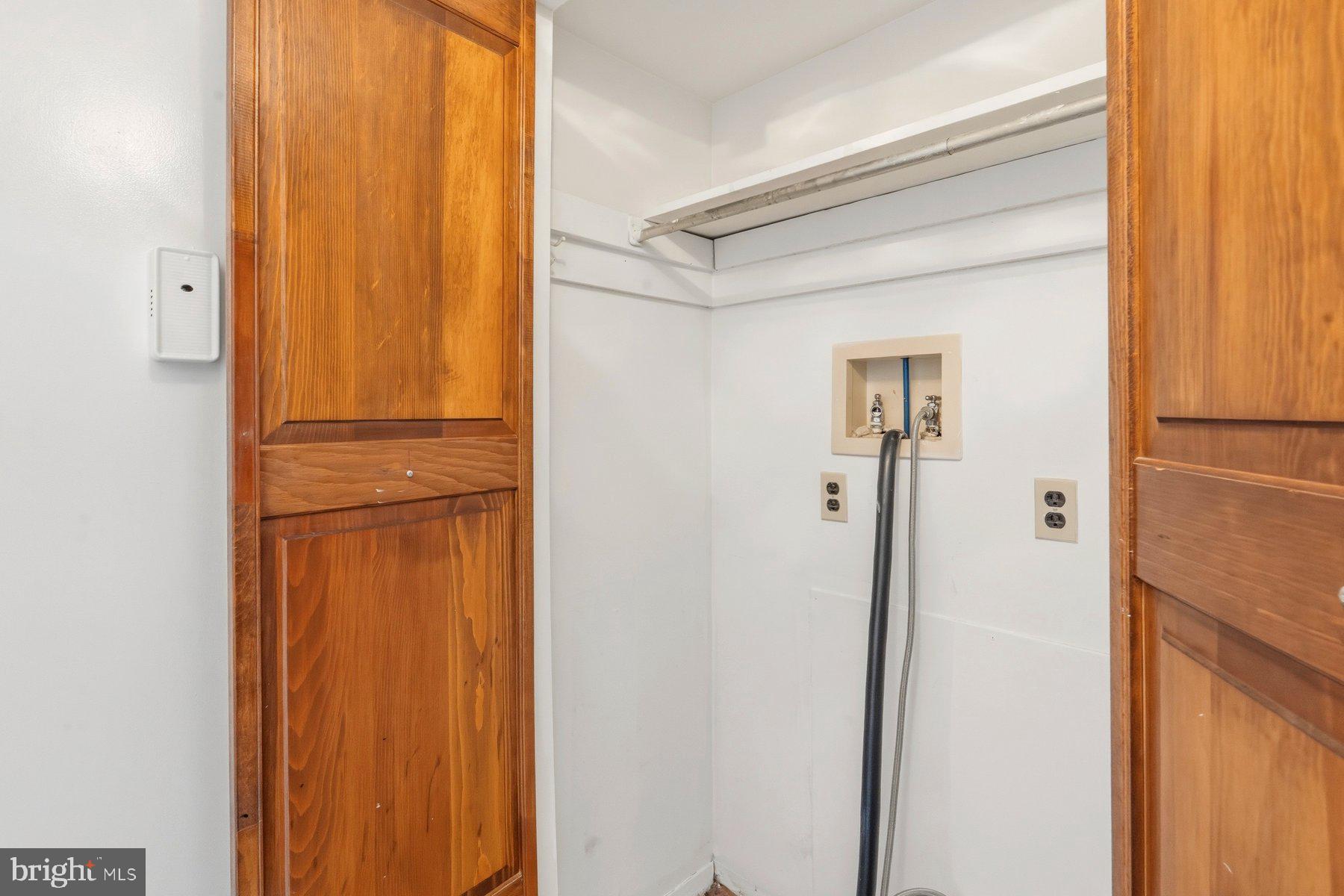 MOORES MILL MANOR - Residential