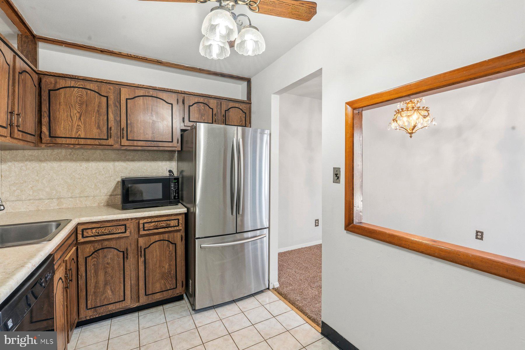 MOORES MILL MANOR - Residential