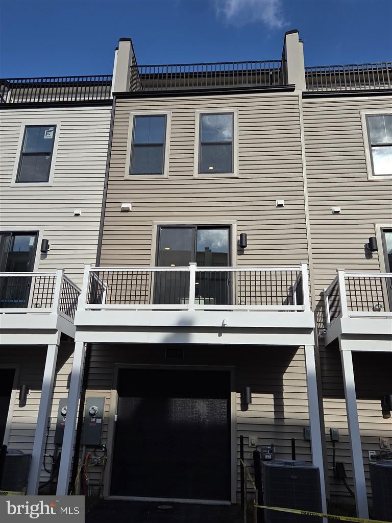 25039 DESELBY SQUARE