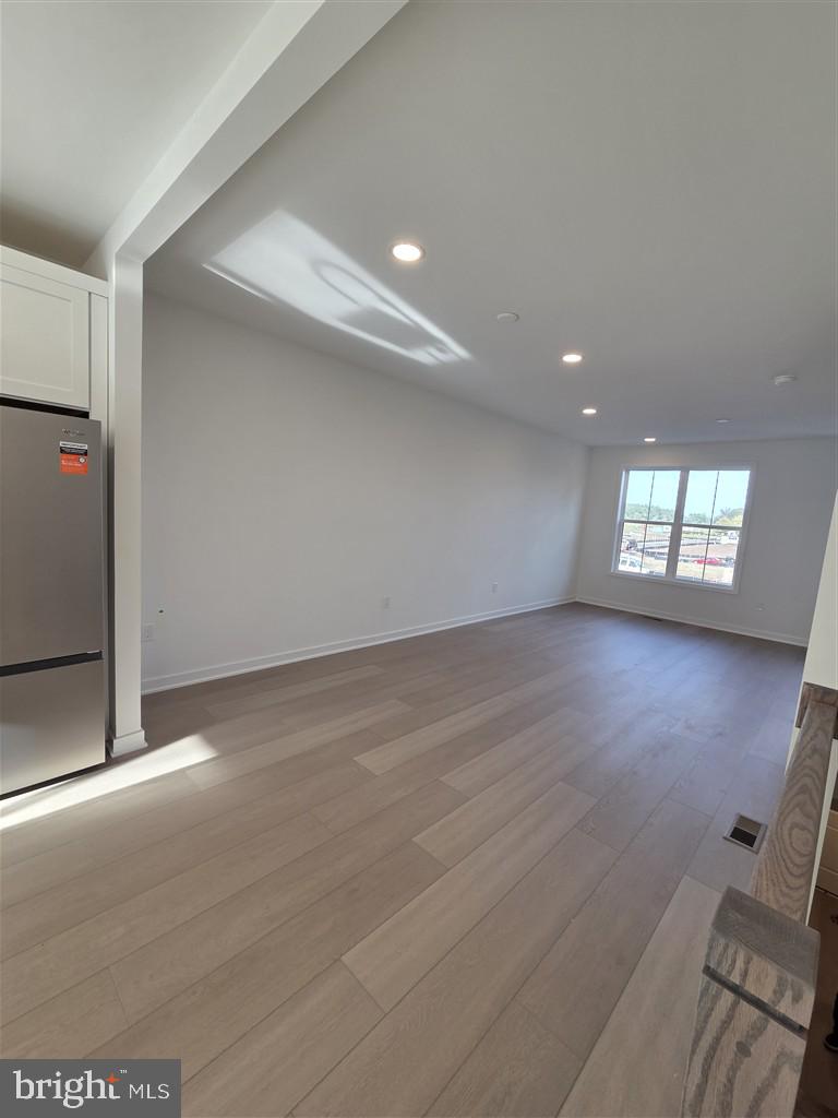 25039 DESELBY SQUARE