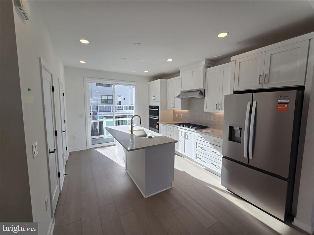 25039 DESELBY SQUARE