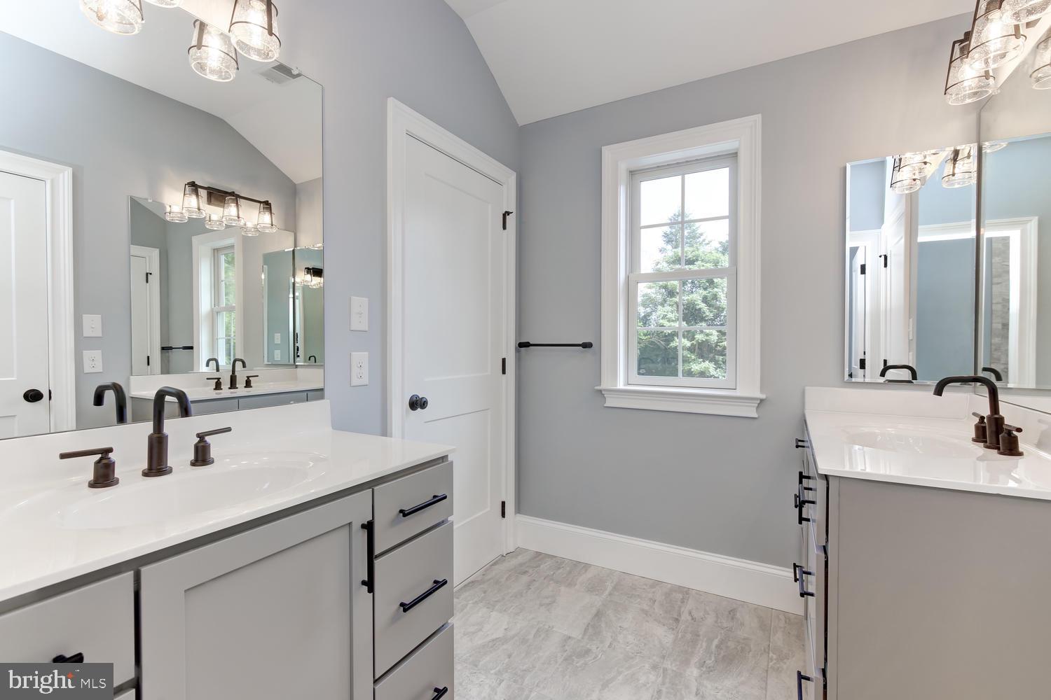 CENTREVILLE - Residential