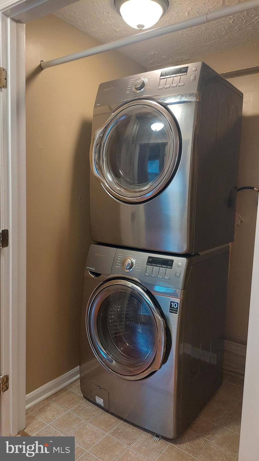 SENECA KNOLLS CODM - Residential Lease