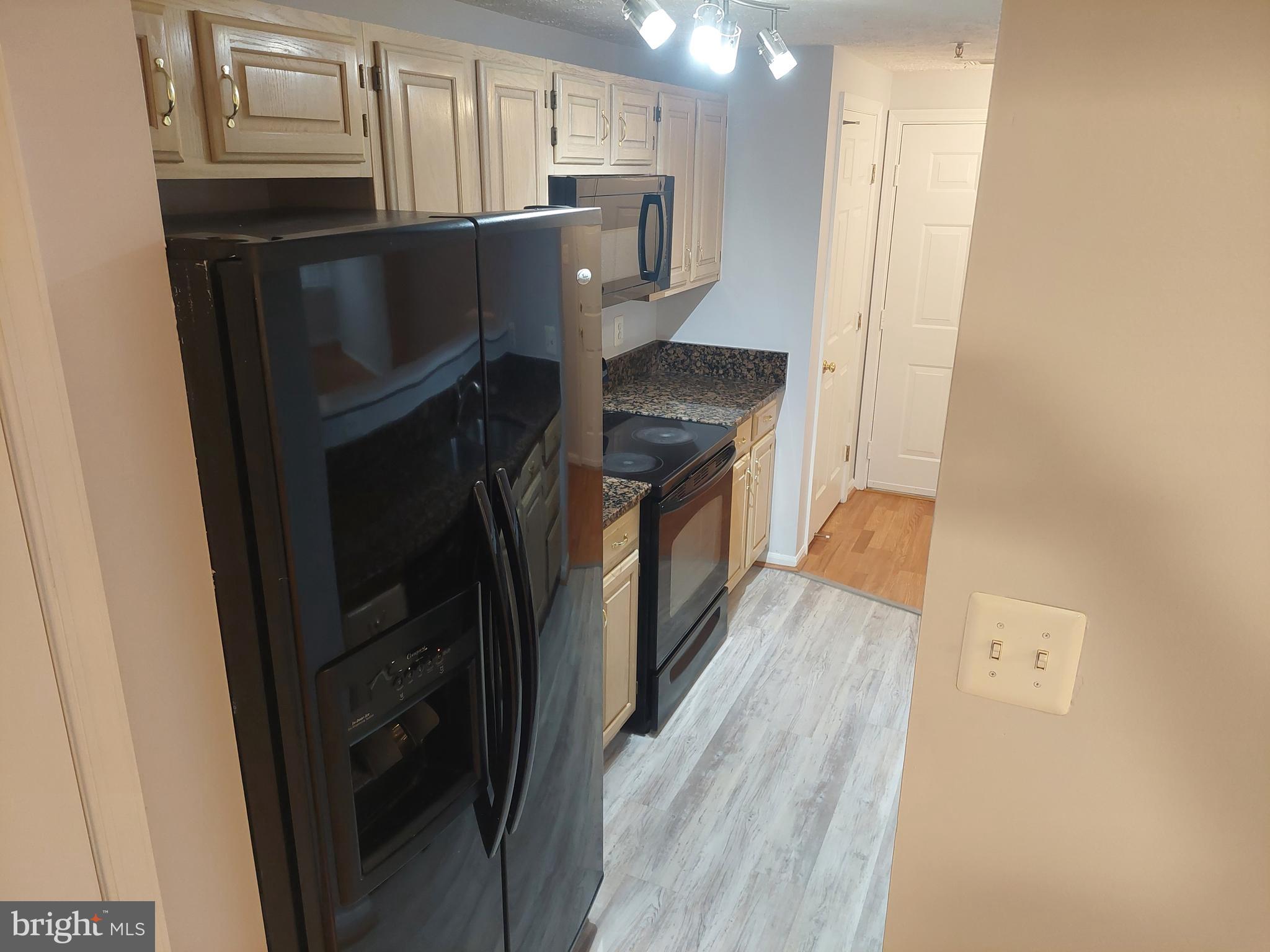 SENECA KNOLLS CODM - Residential Lease