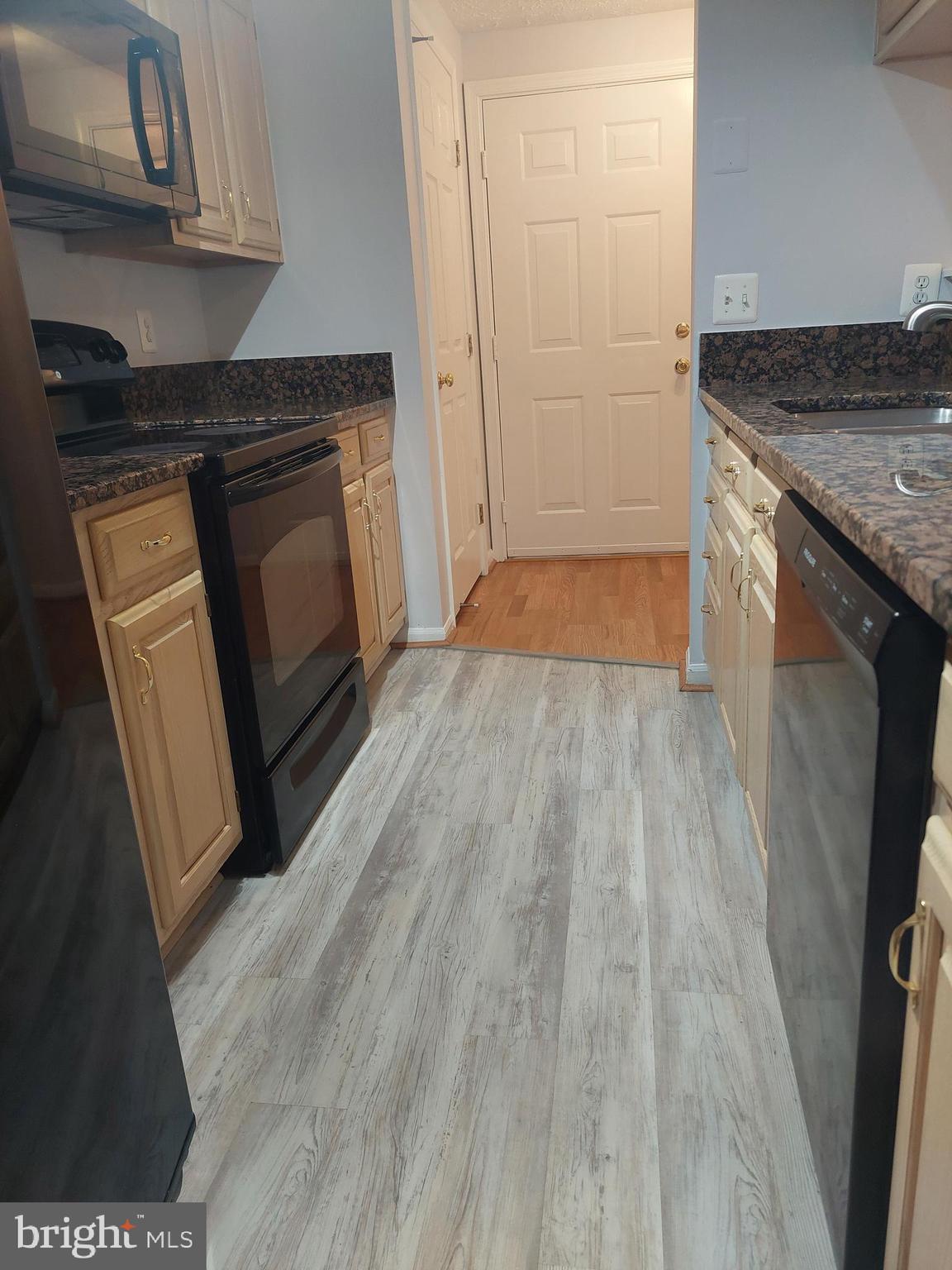 SENECA KNOLLS CODM - Residential Lease