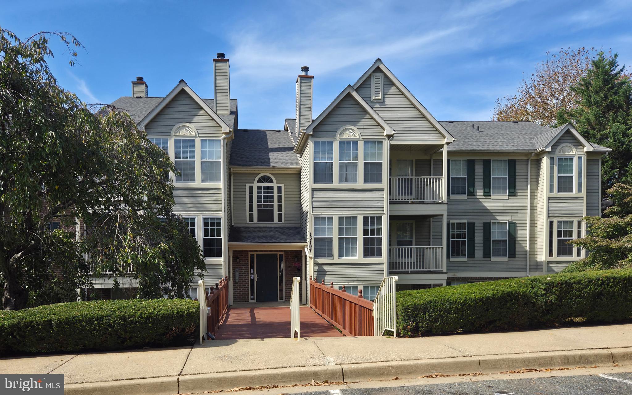 SENECA KNOLLS CODM - Residential Lease