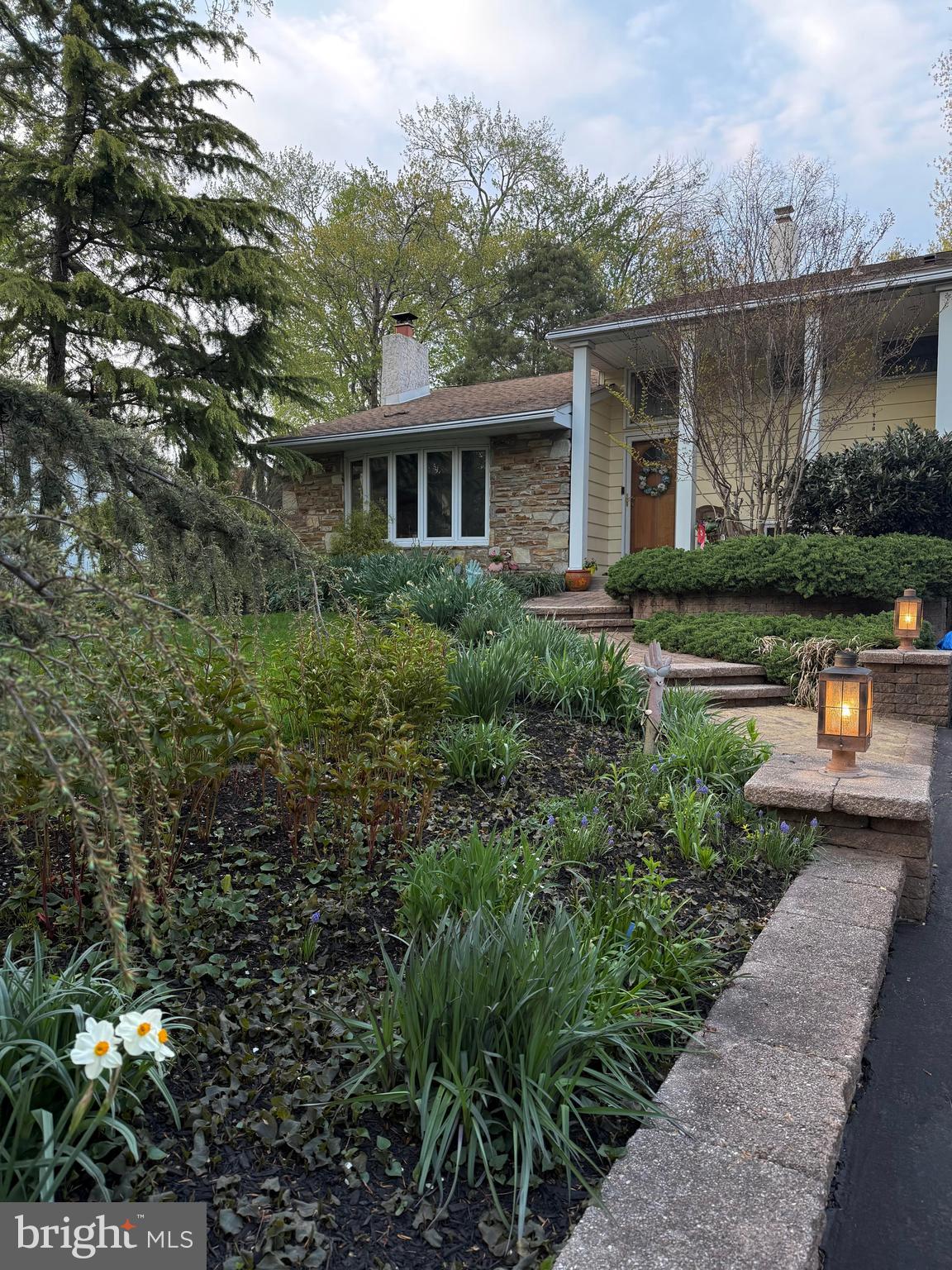 HILLSIDE MANOR - Residential